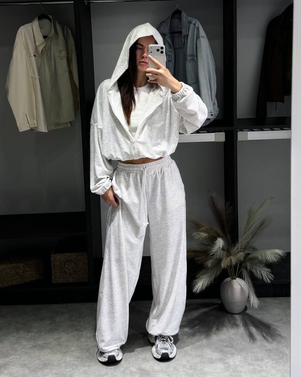 Veliūrinis laisvalaikio kostiumas “Joy”