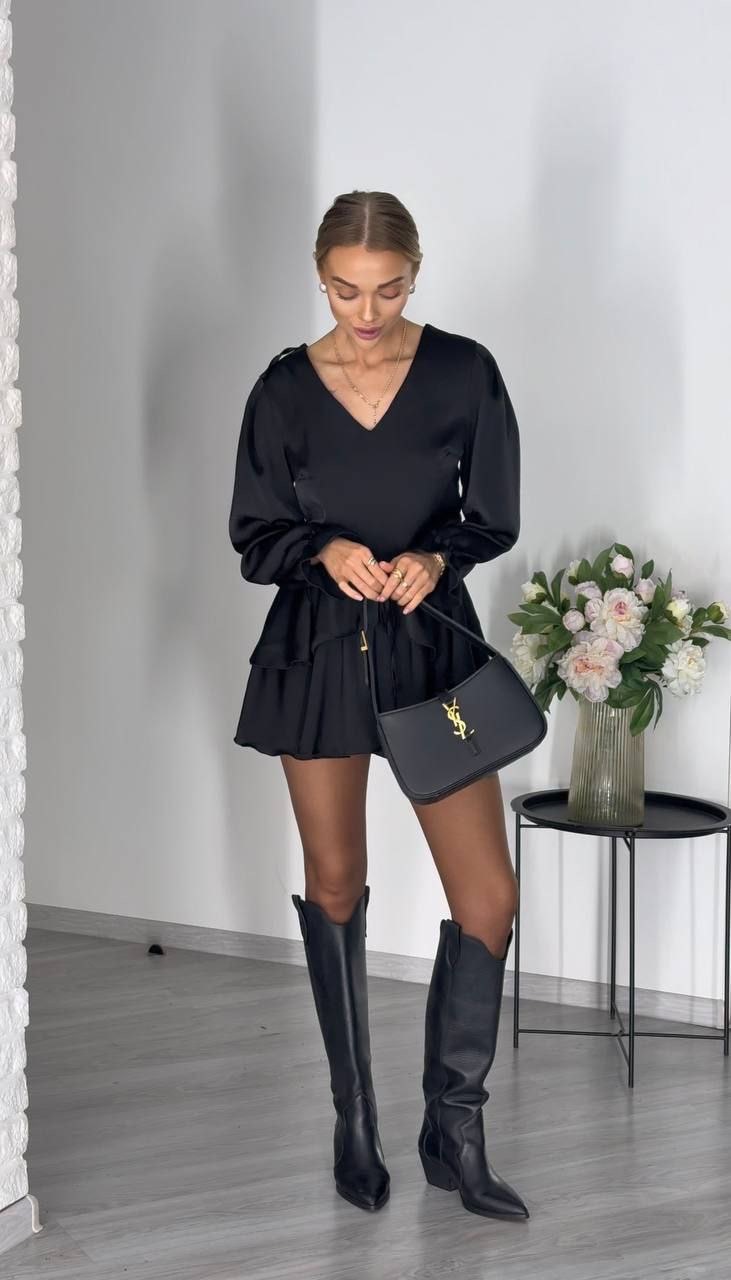 Juoda suknelė su dirželiu 