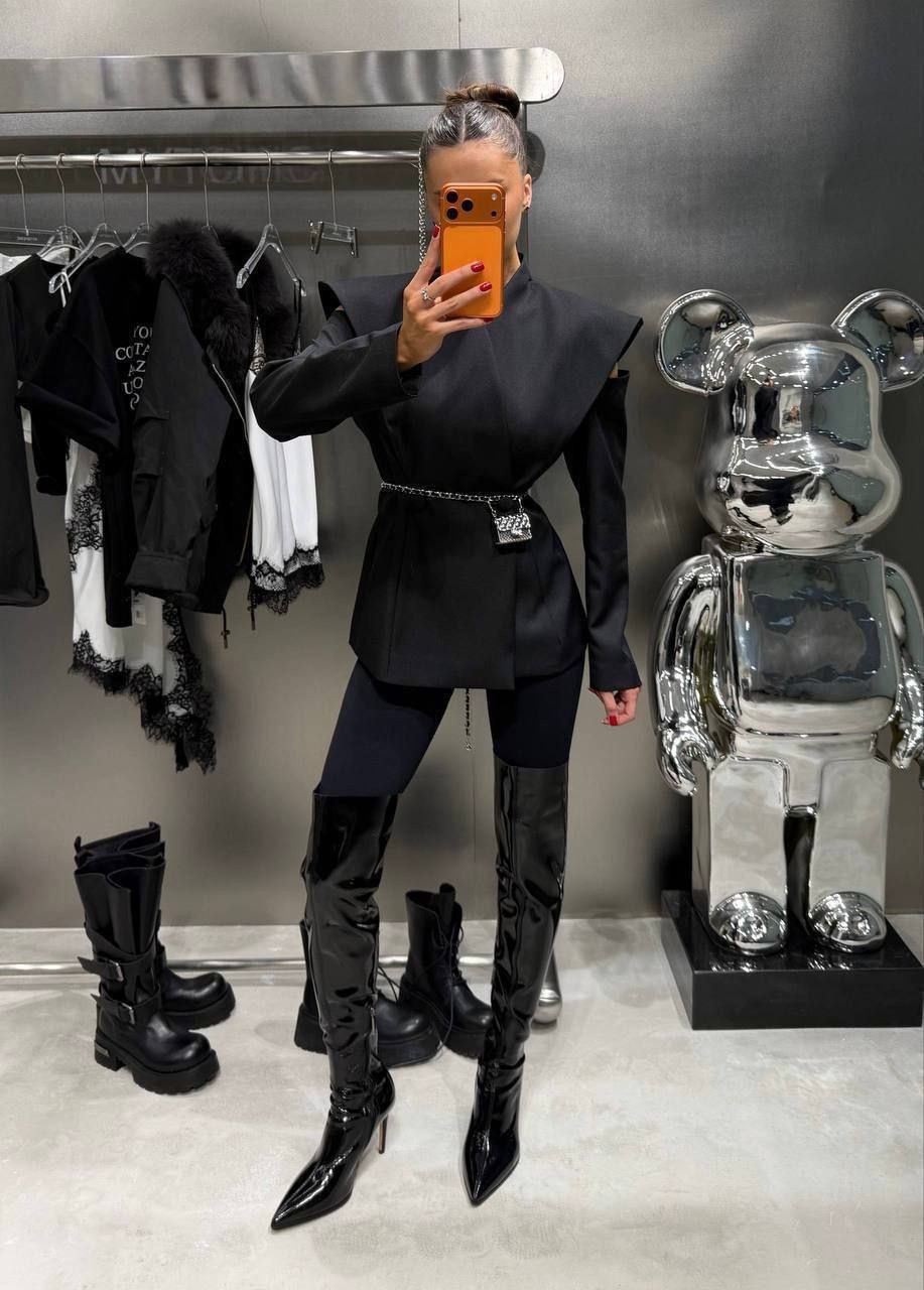 Juodas švarkas “Wiko”