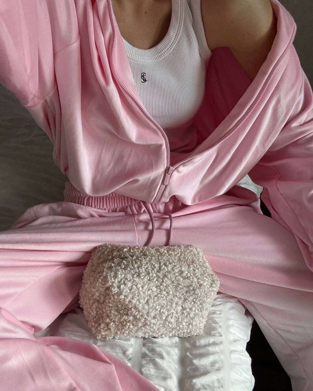 Rožinis oversize stiliaus laisvalaikio kostiumėlis