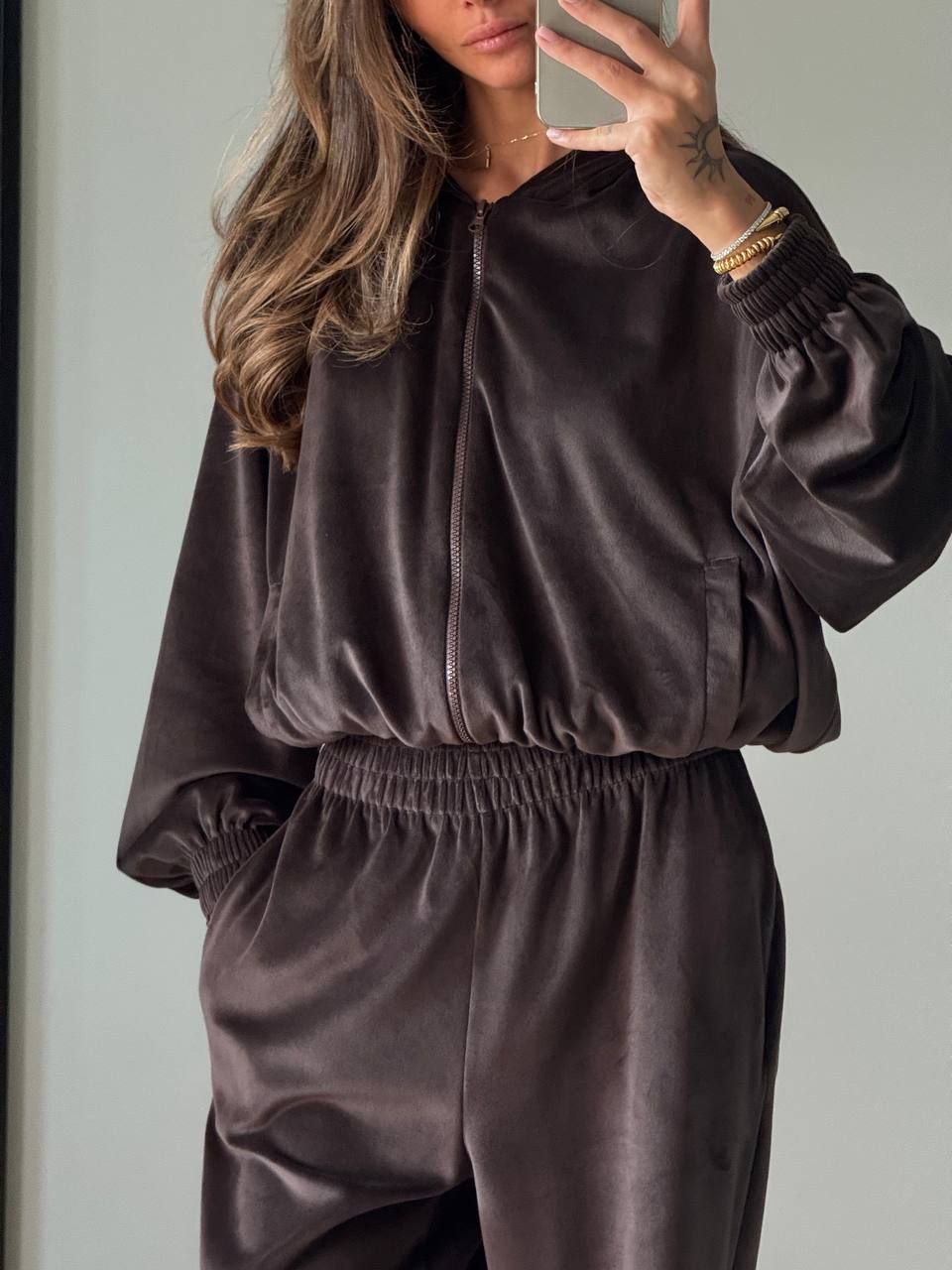 Veliūrinis laisvalaikio kostiumėlis “Well”