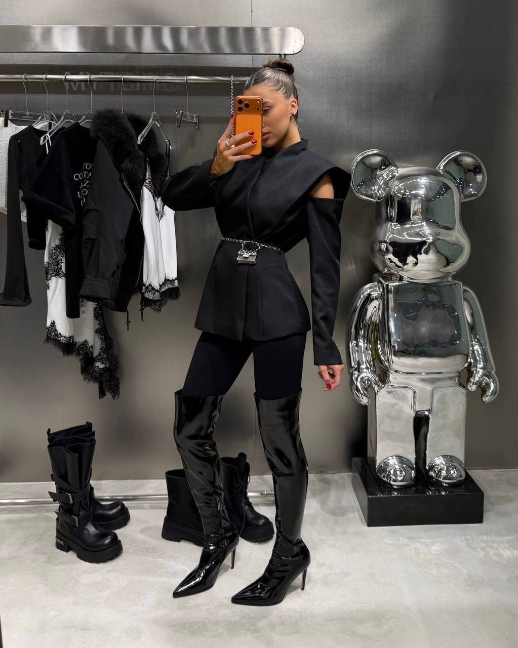 Juodas švarkas “Wiko”