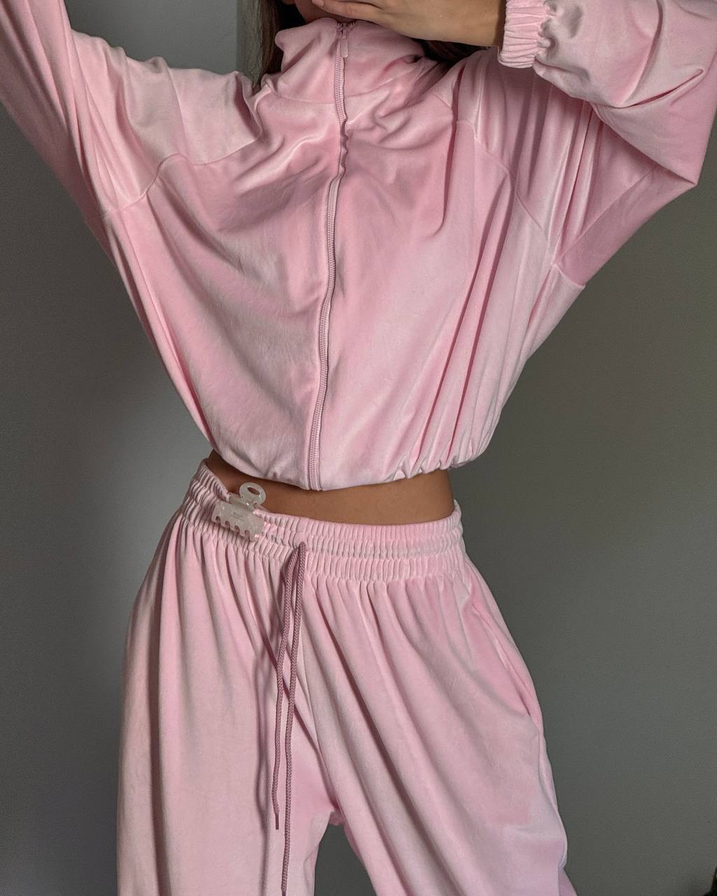 Rožinis oversize stiliaus laisvalaikio kostiumėlis