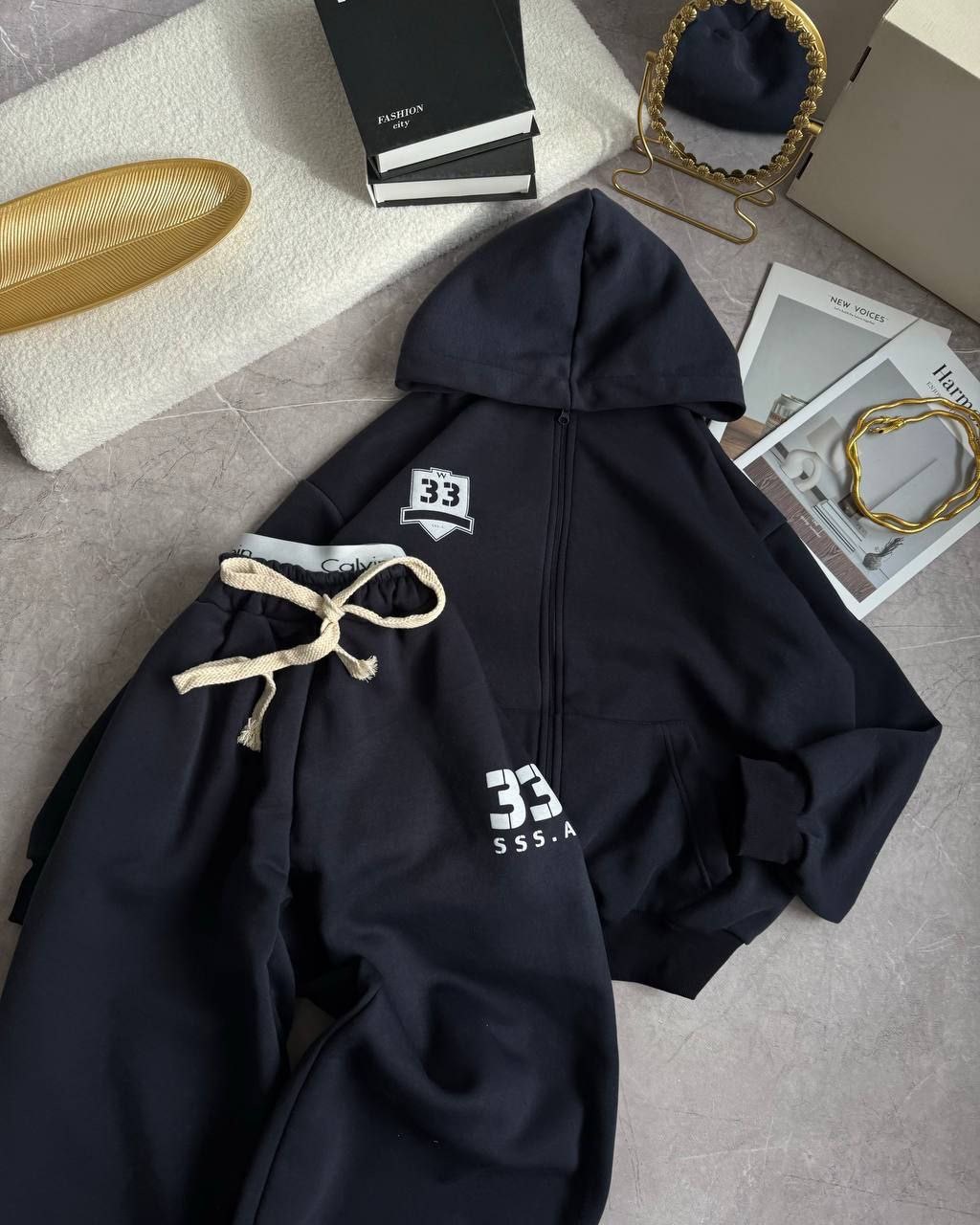 Laisvalaikio kostiumas “Three”