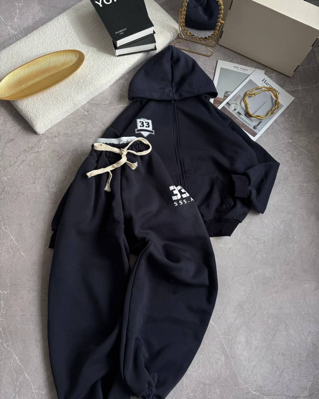 Laisvalaikio kostiumas “Three”