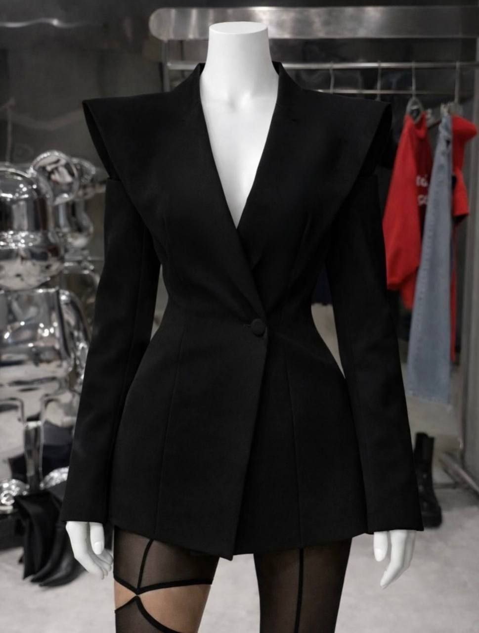 Juodas švarkas “Wiko”