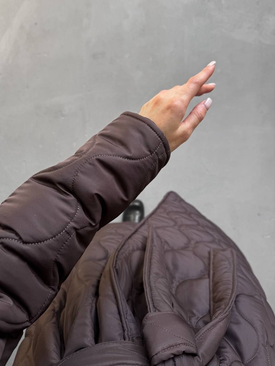 Ilga striukė su dirželiu “Mochy”