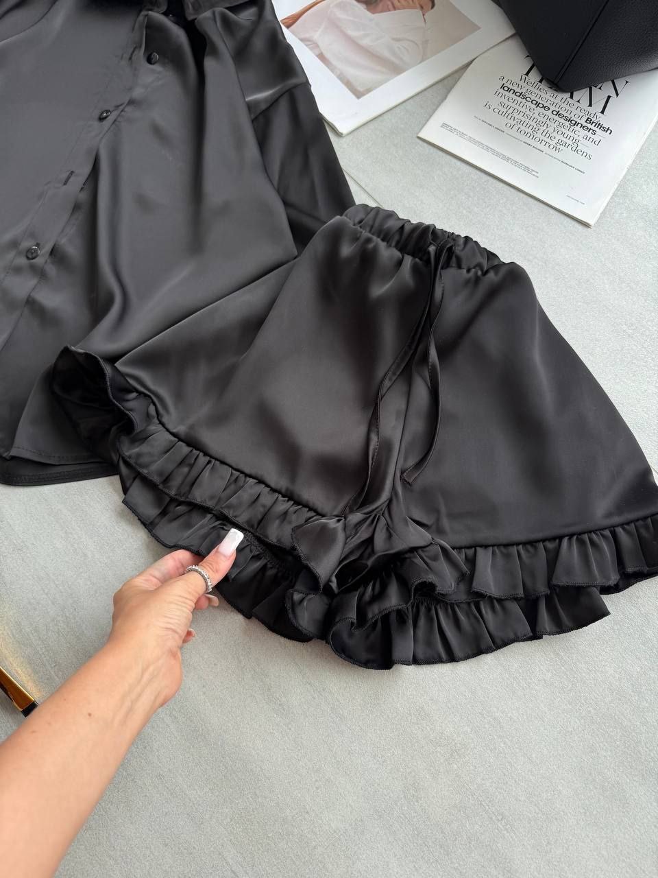 Juodas dviejų dalių kostiumėli “Sisi”