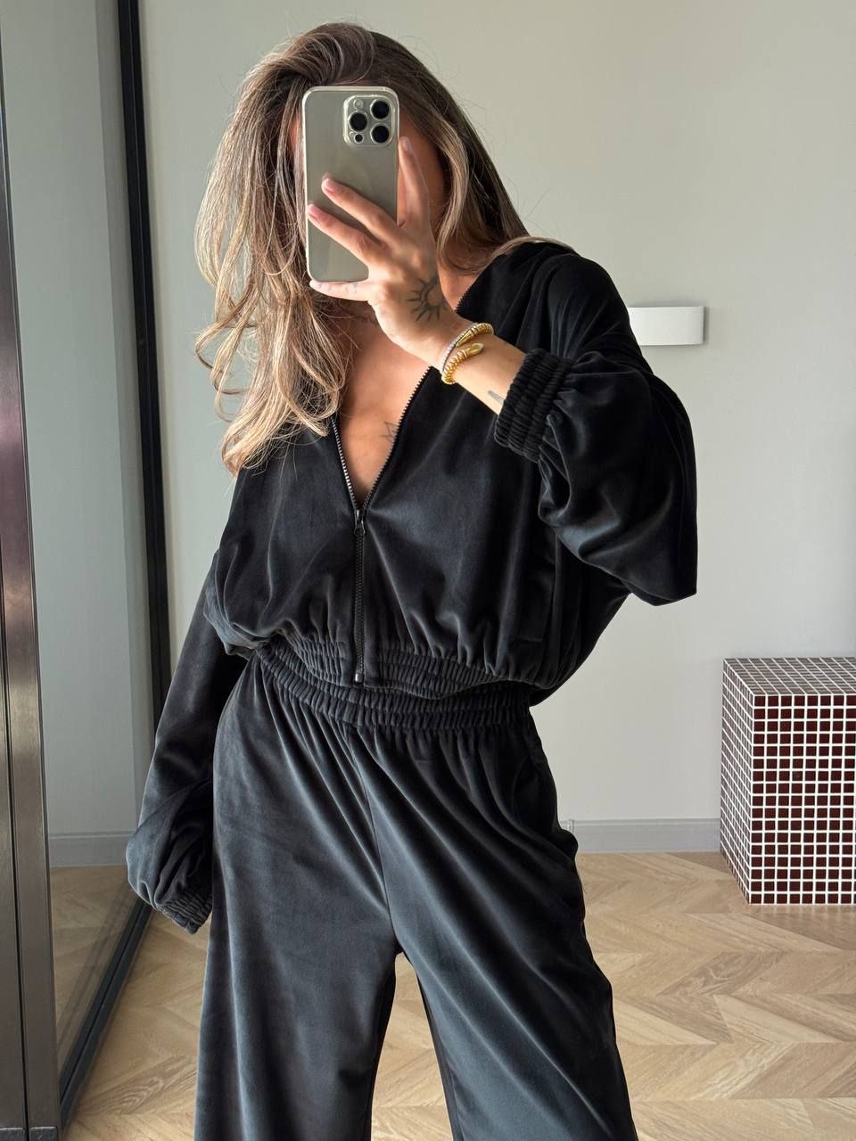 Veliūrinis laisvalaikio kostiumėlis “Well”