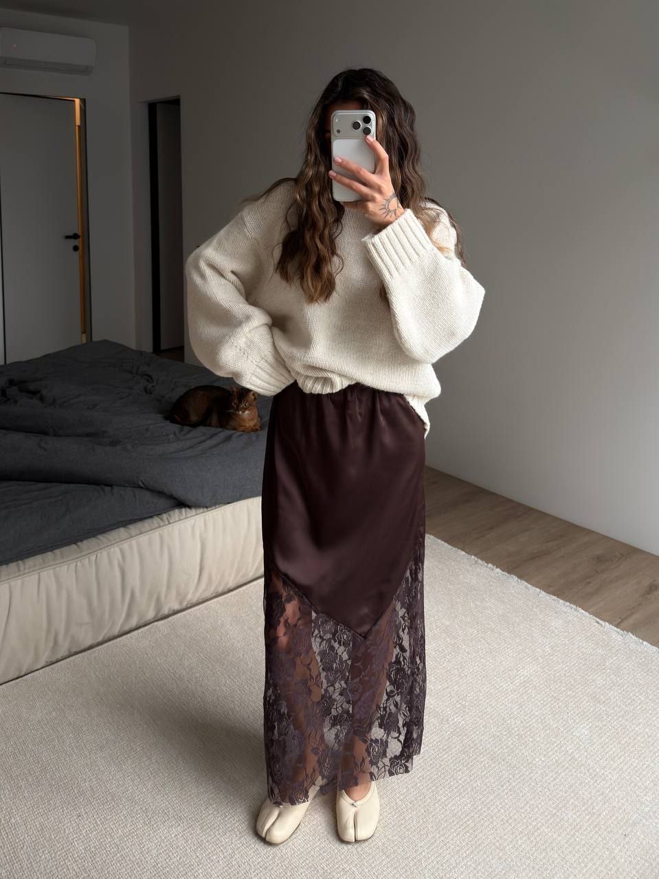 Rudas sijonas su nėriniais