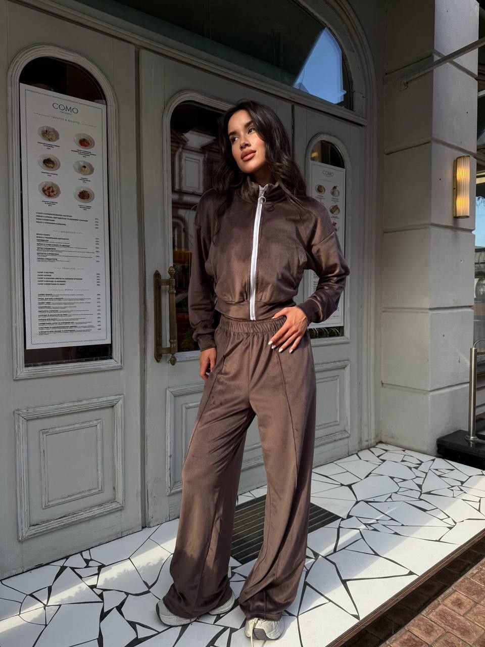 Veliūrinis laisvalaikio kostiumėlis “Comfi”