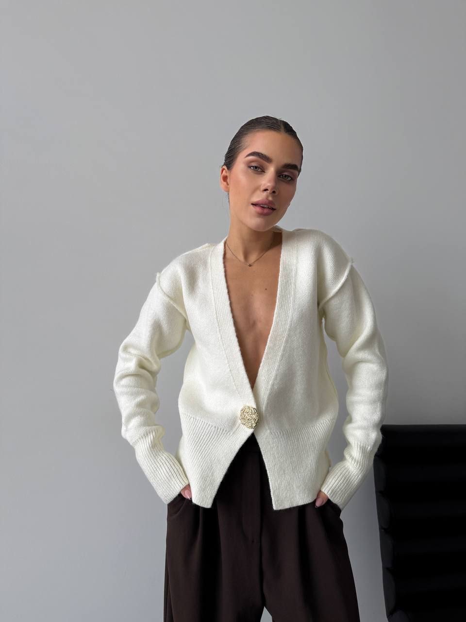 Baltos spalvos kardiganas