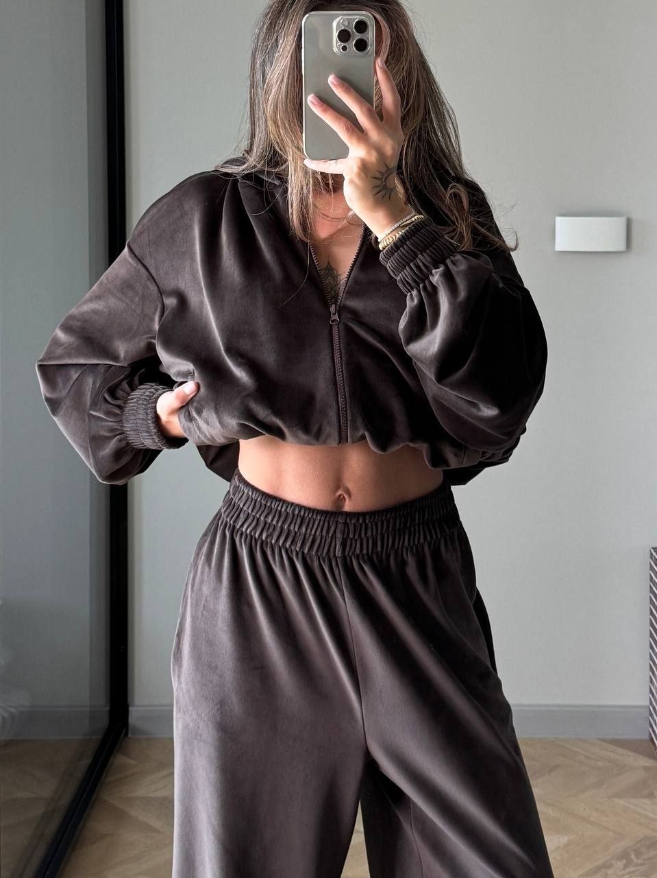 Veliūrinis laisvalaikio kostiumėlis “Well”