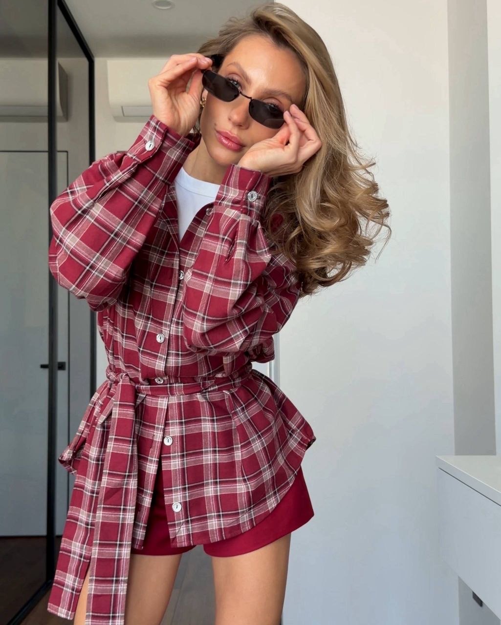 Languoti marškiniai su dirželiu 