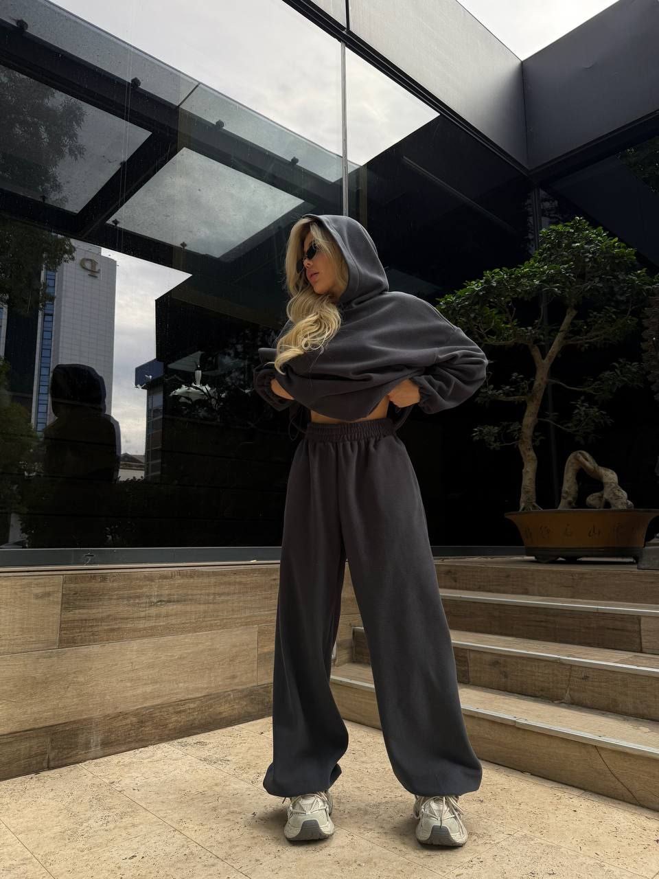 Oversize stiliaus flisinis laisvalaikio kostiumas