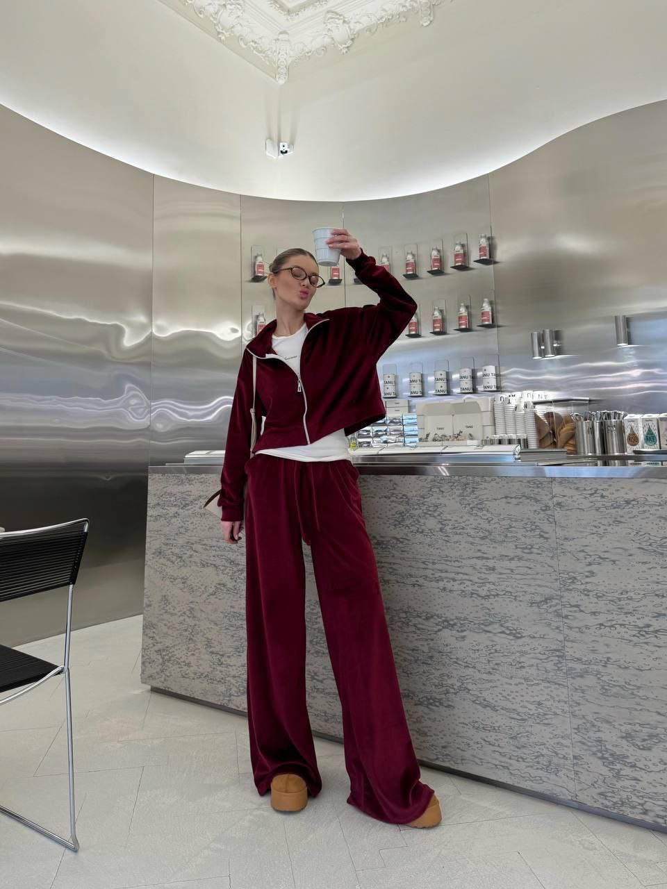 Burgundy spalvos veliūrinis laisvalaikio kostiumėlis 