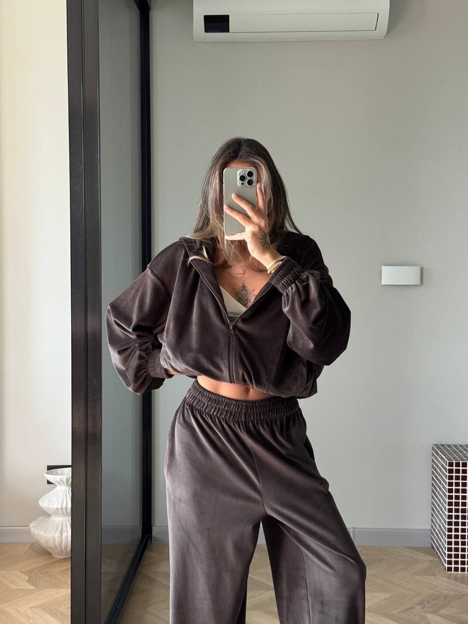 Veliūrinis laisvalaikio kostiumėlis “Well”