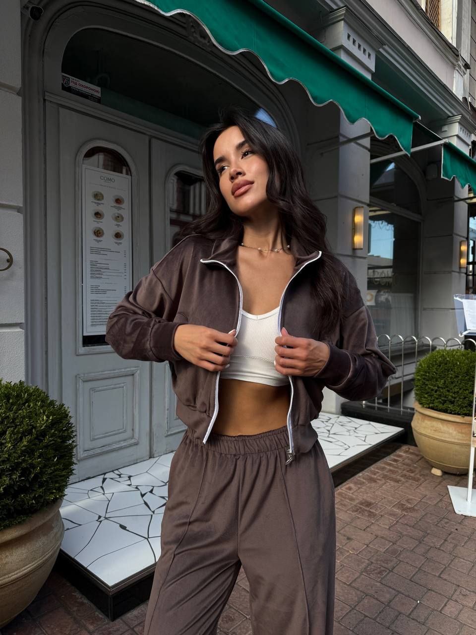 Veliūrinis laisvalaikio kostiumėlis “Comfi”