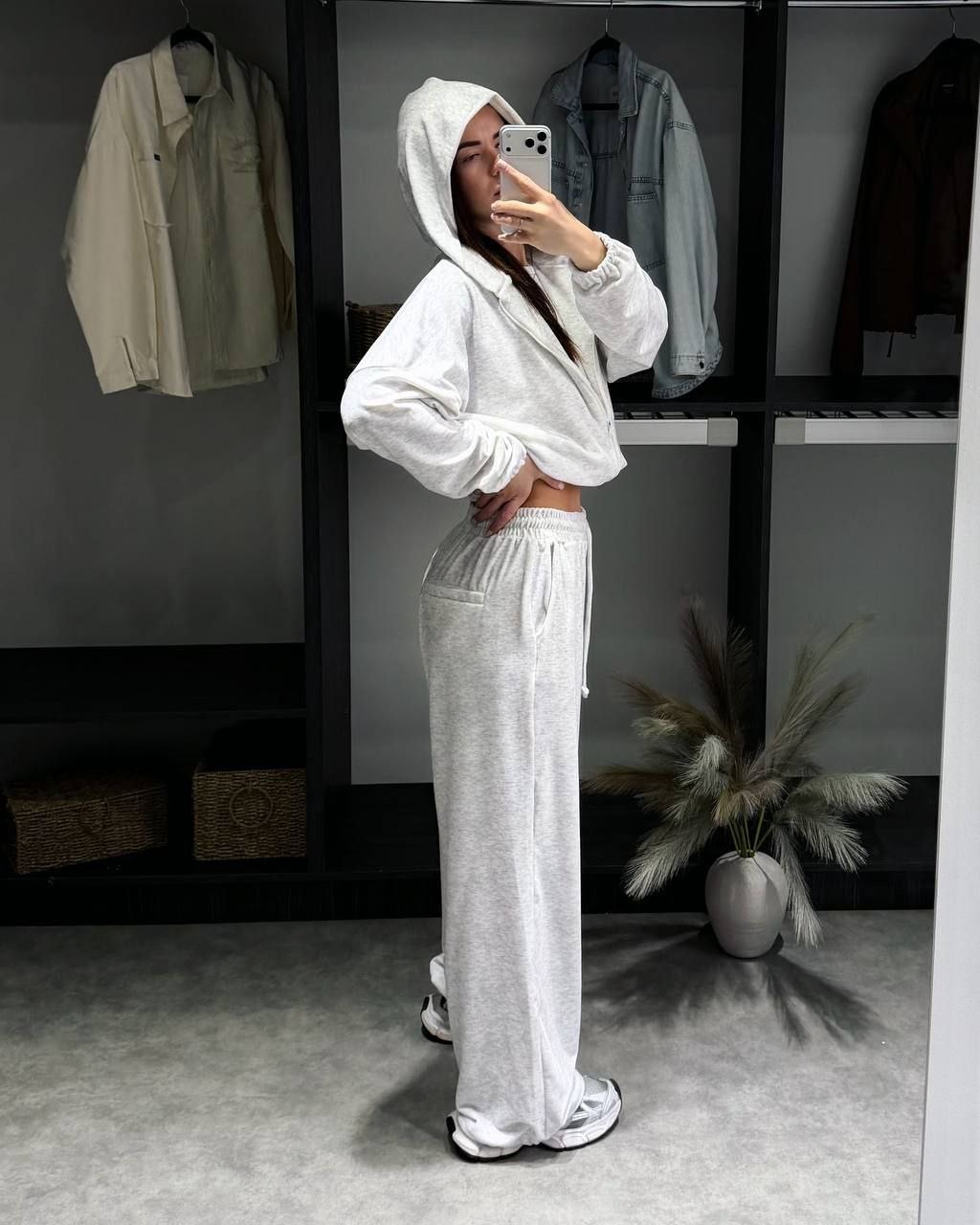 Veliūrinis laisvalaikio kostiumas “Joy”