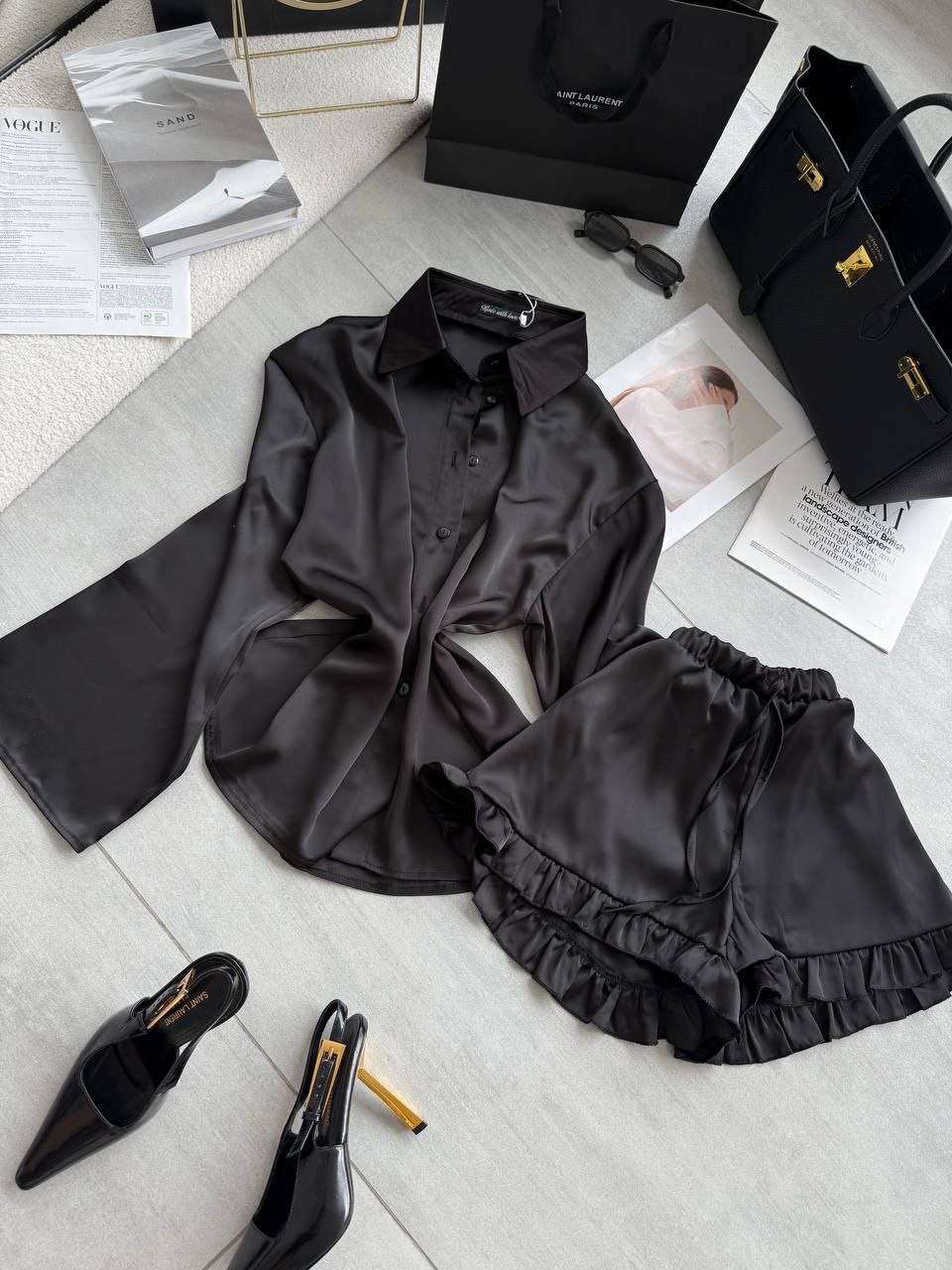 Juodas dviejų dalių kostiumėli “Sisi”