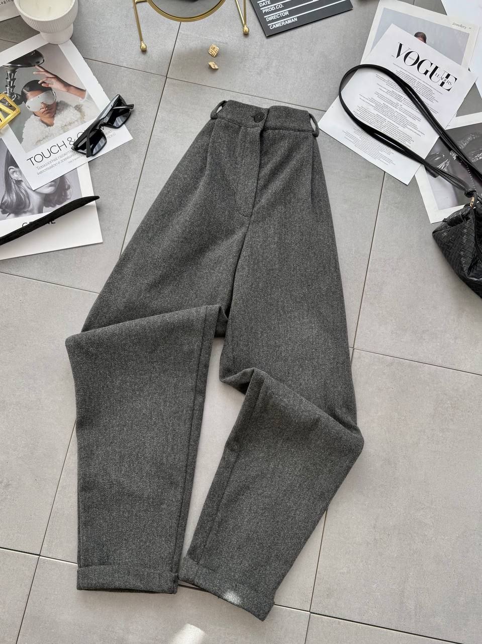 Pilkos spalvos kelnės su vilna “Mere”