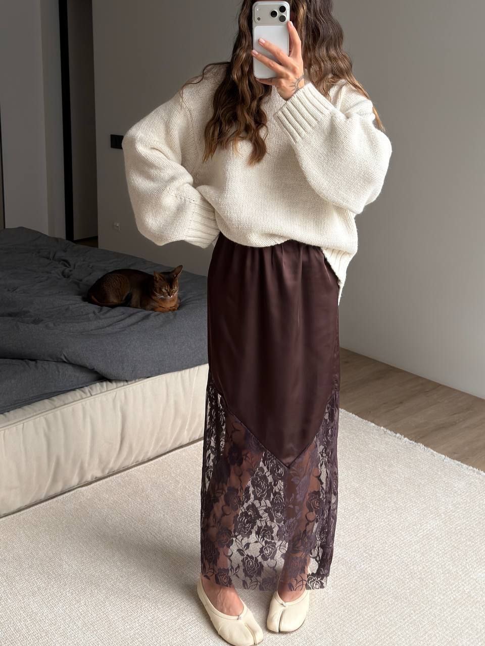 Rudas sijonas su nėriniais