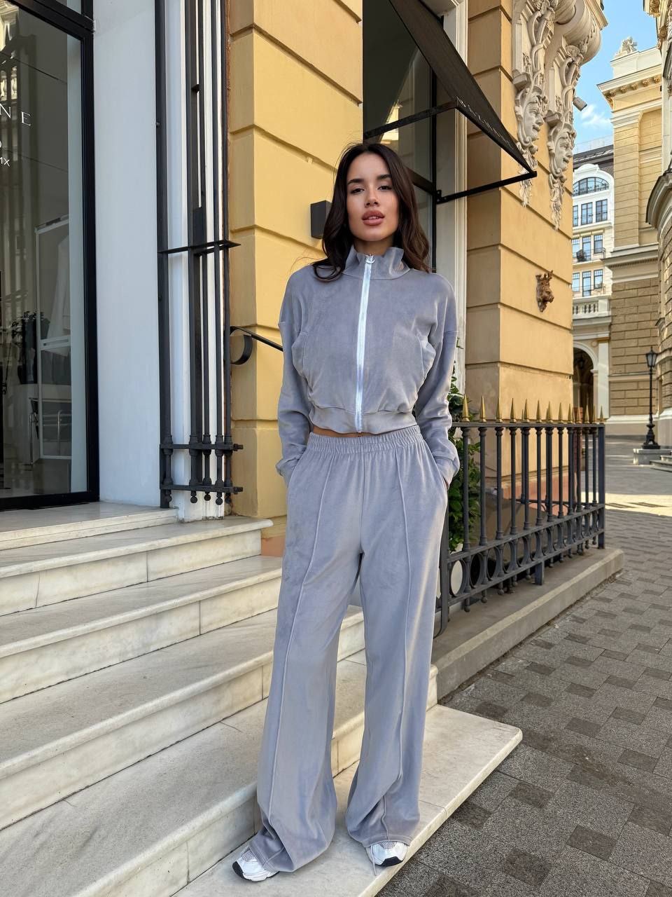 Veliūrinis laisvalaikio kostiumėlis “Comfi”