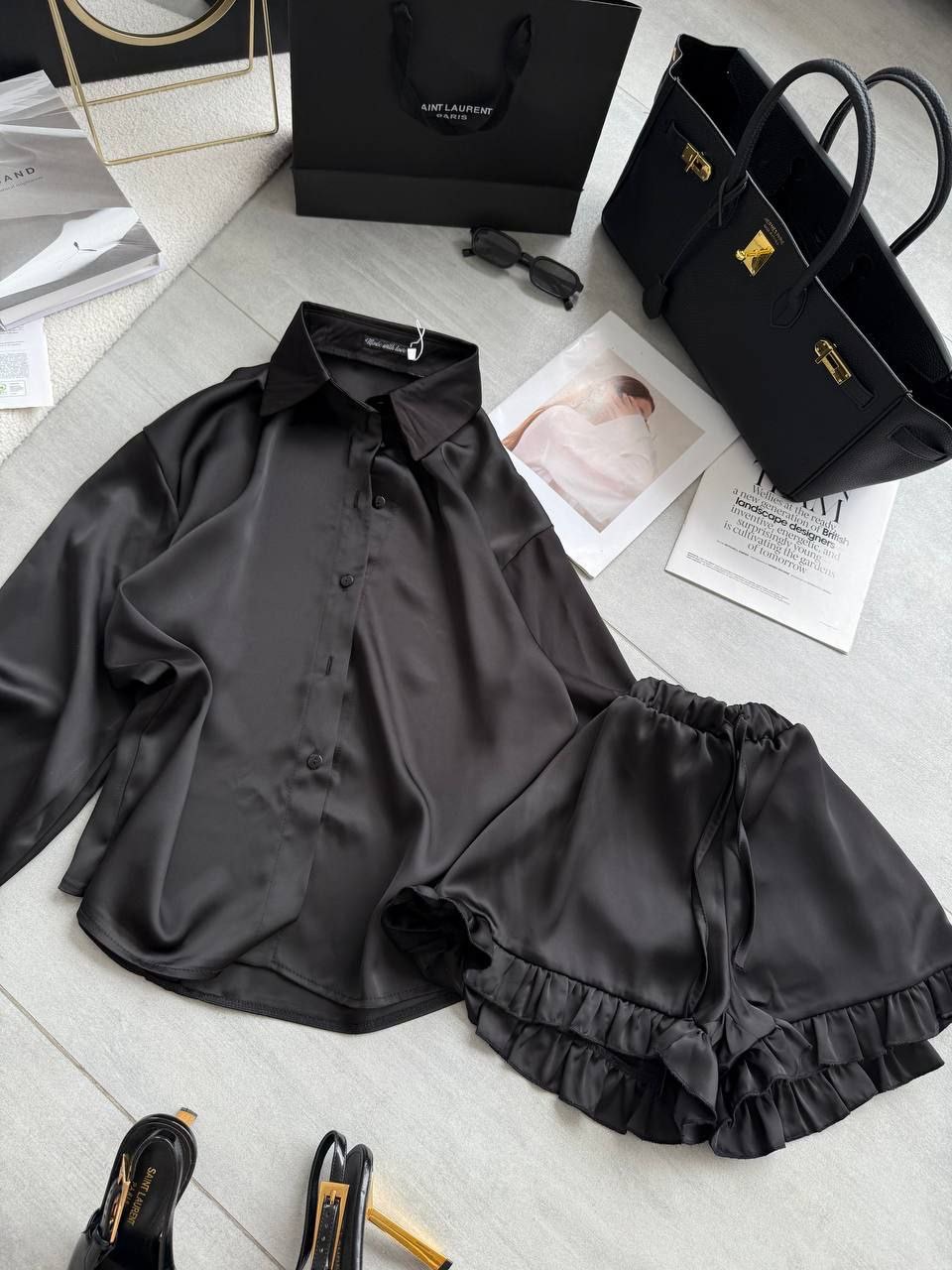 Juodas dviejų dalių kostiumėli “Sisi”