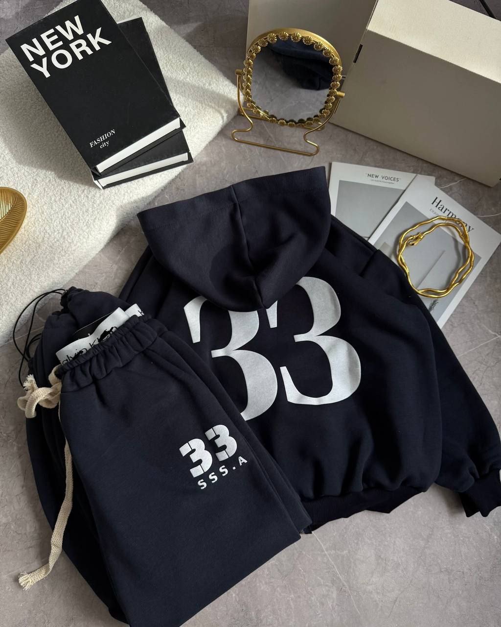 Laisvalaikio kostiumas “Three”