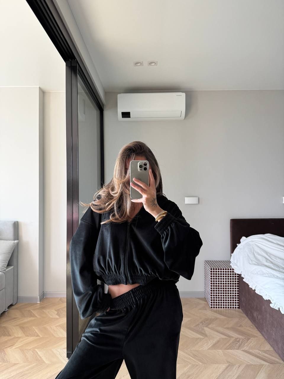 Veliūrinis laisvalaikio kostiumėlis “Well”