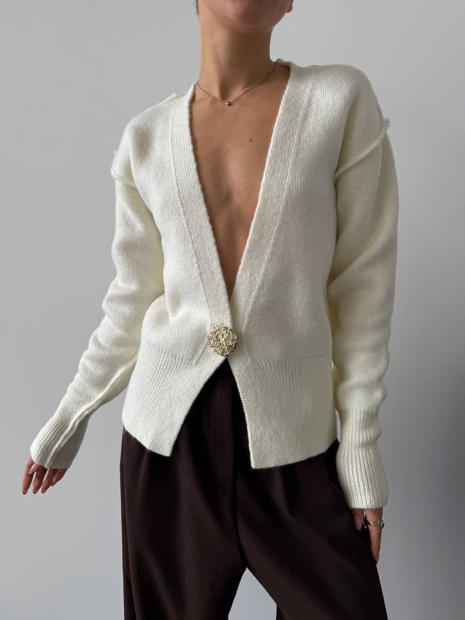 Baltos spalvos kardiganas