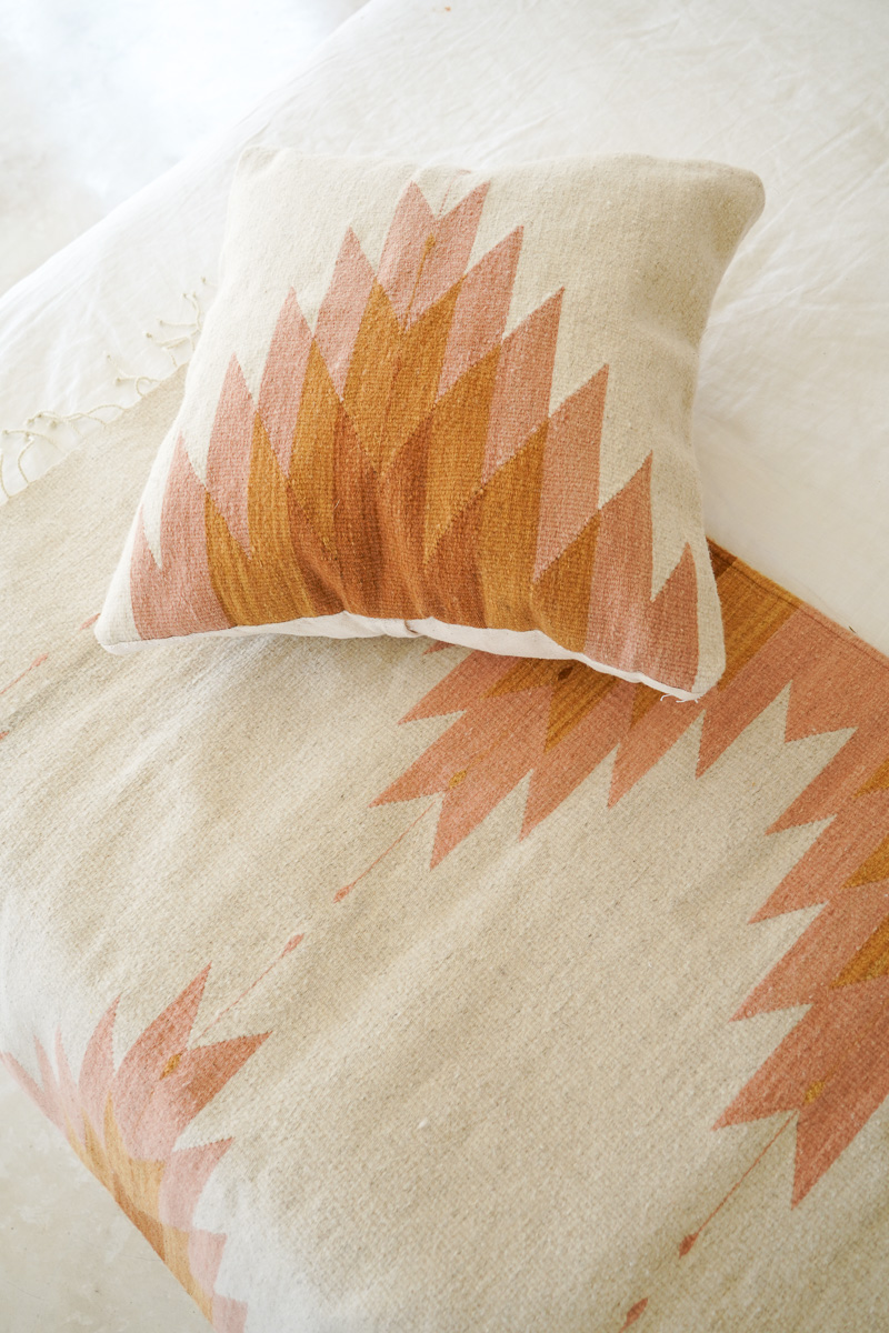BUNDUQ Kilim Rug | Elegance in Color and Rustic Charm