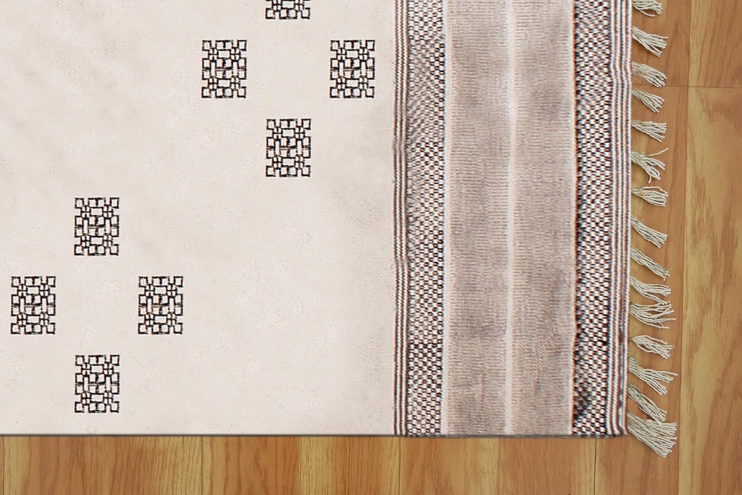 A Weave of Authenticity: Egyptian Wool Kilim Showcasing Art and Craftsmanship