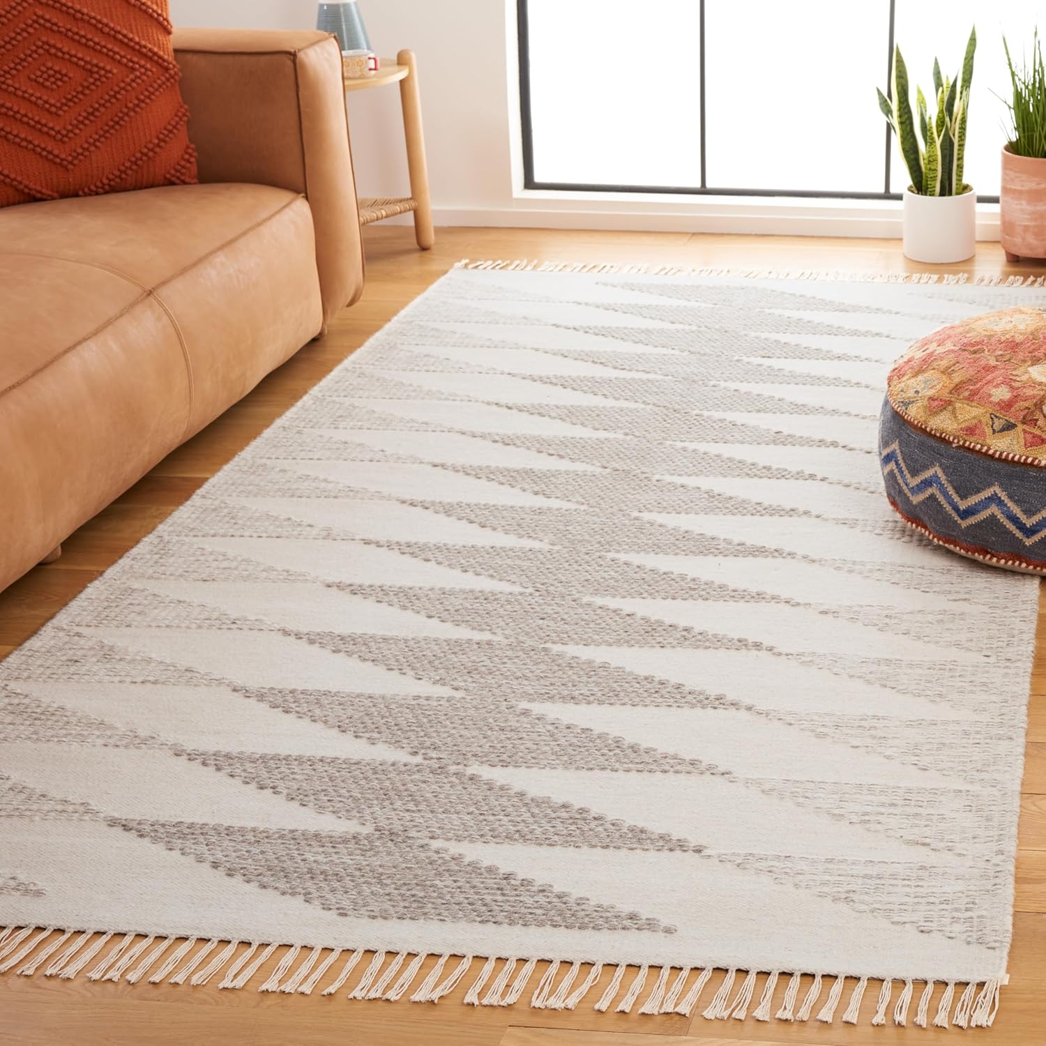 Egyptian Wool Kilim with Geometric Patterns: A Journey into the Past