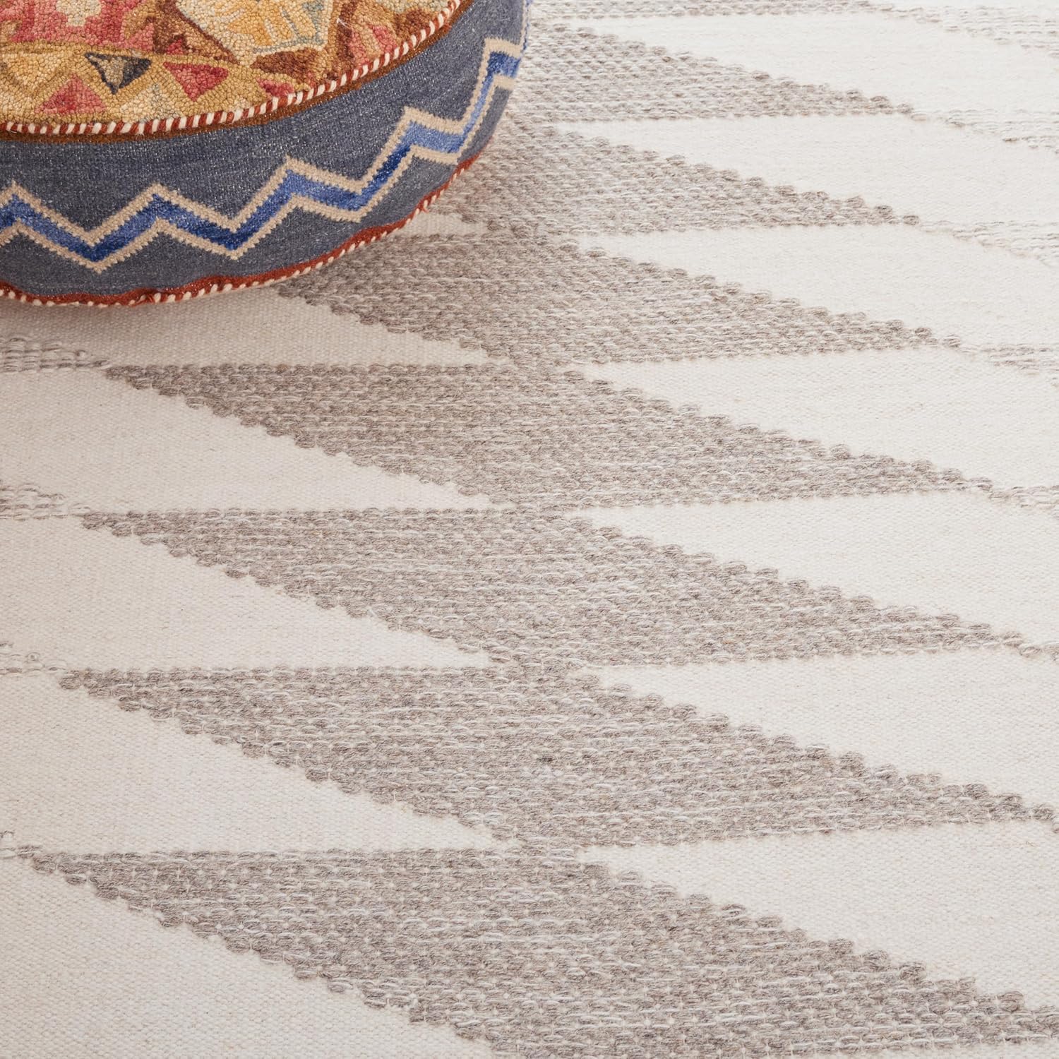 Egyptian Wool Kilim with Geometric Patterns: A Journey into the Past