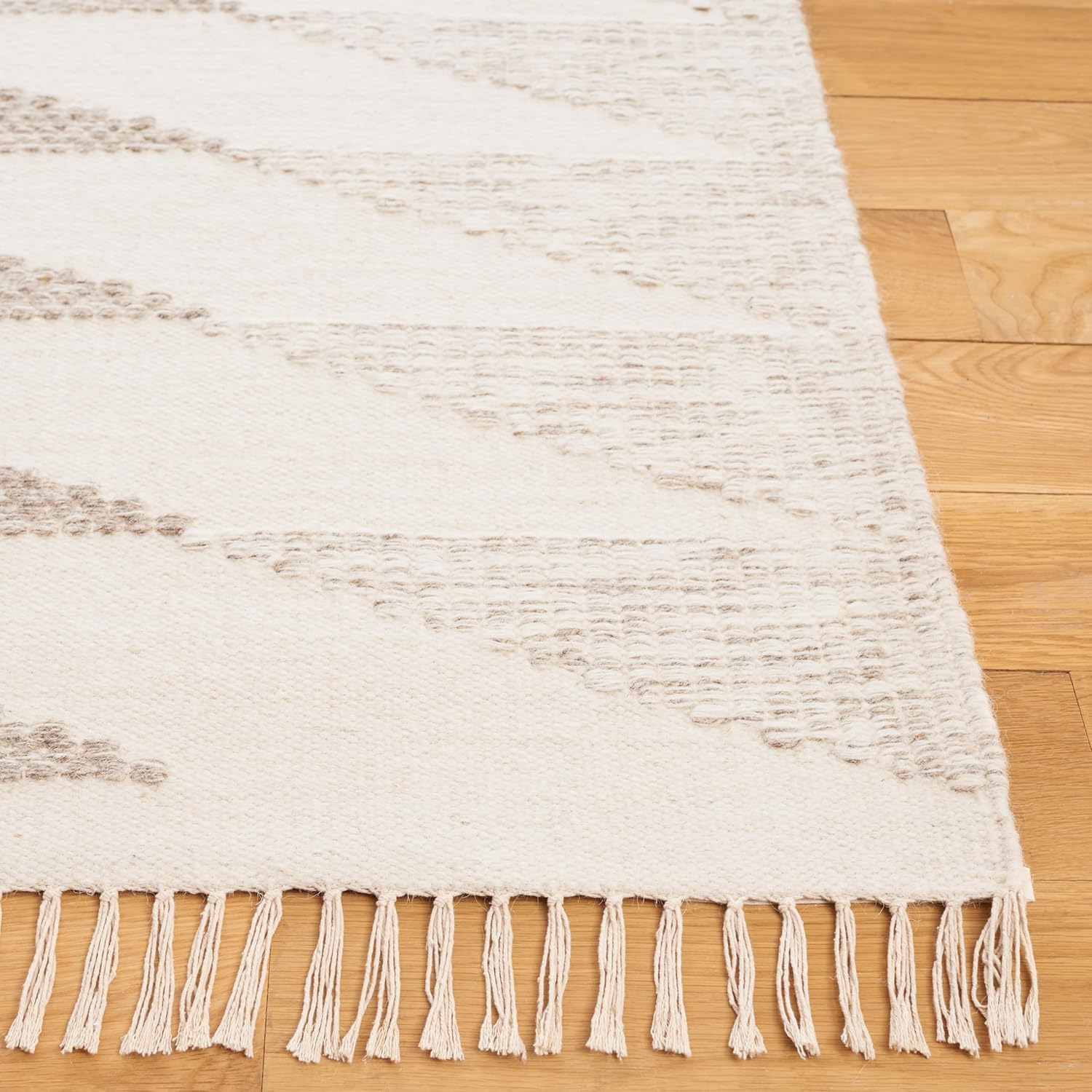 Egyptian Wool Kilim with Geometric Patterns: A Journey into the Past