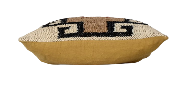 Plush Harmony – The Wool Cushion for a Tranquil, Luxurious Escape