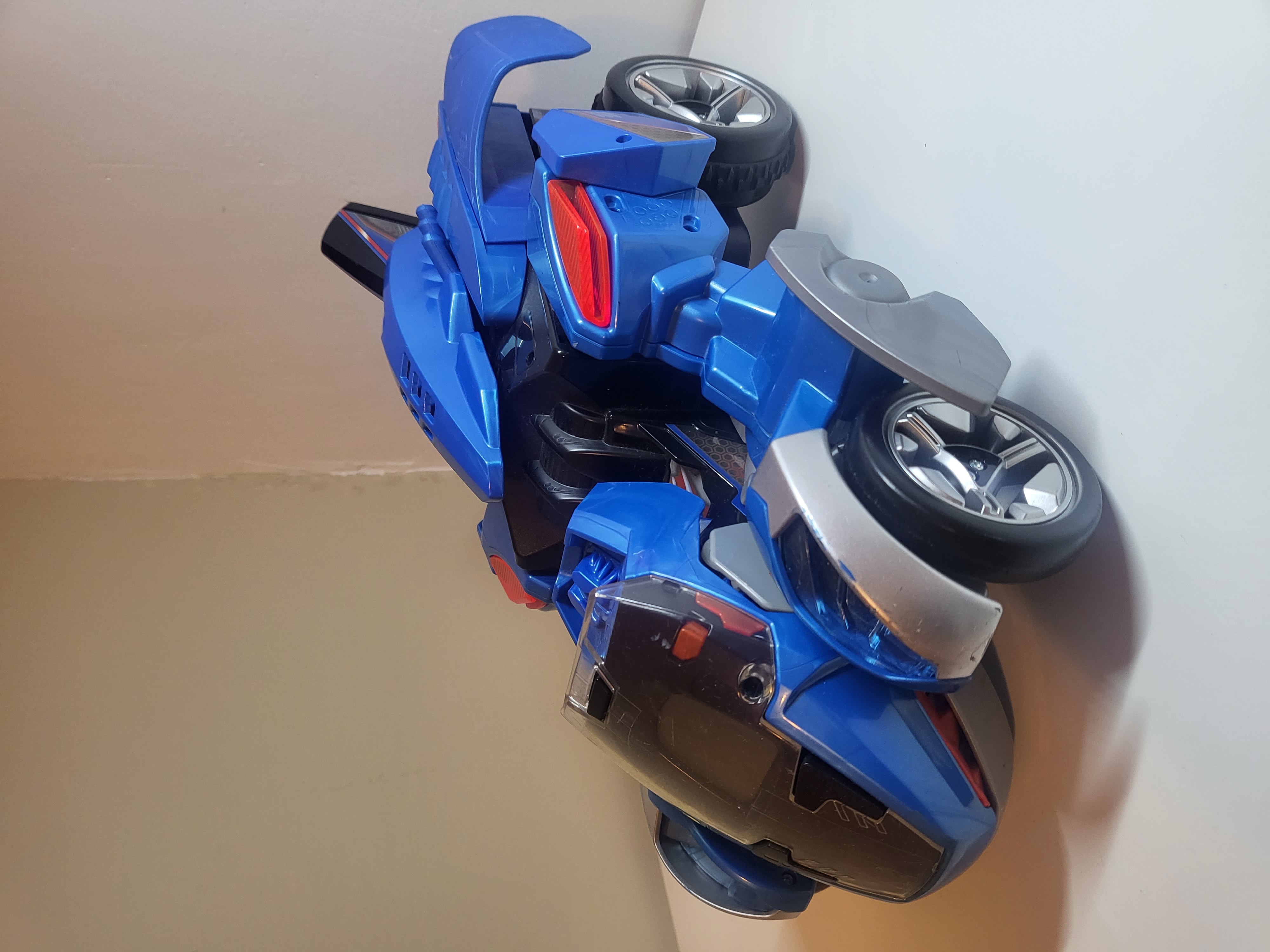 Automobilis „Mėlynas Transformeris“