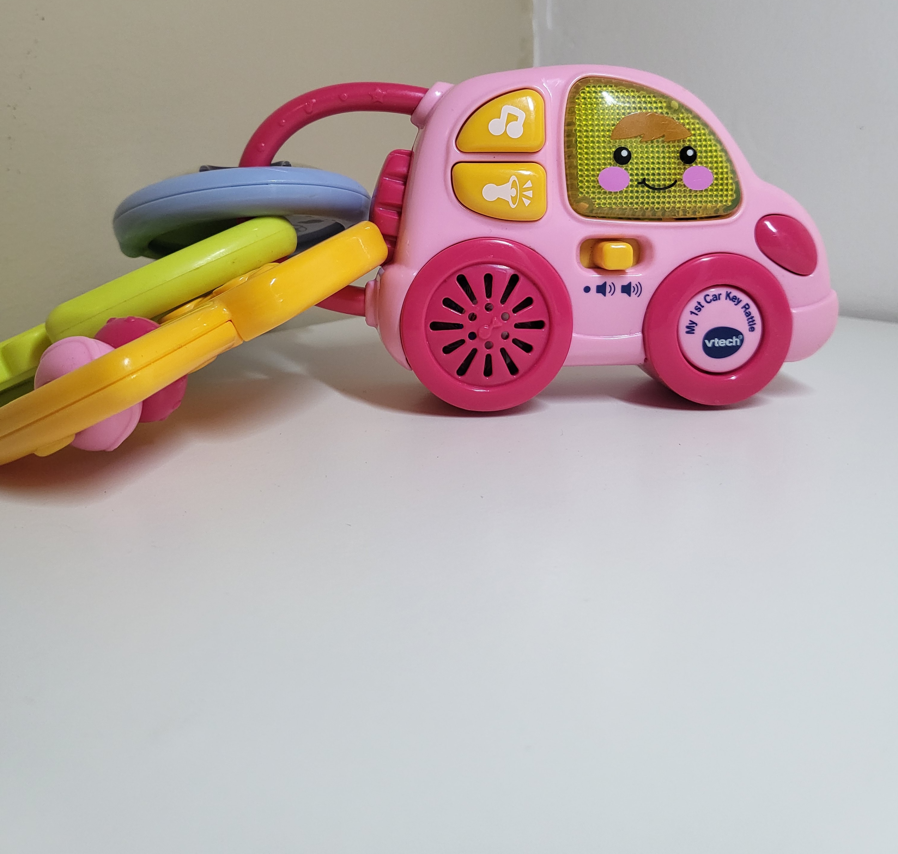 "VTECH" AUTOMOBILIO ŽAISLINIS PULTELIS SU RAKTELIAIS"