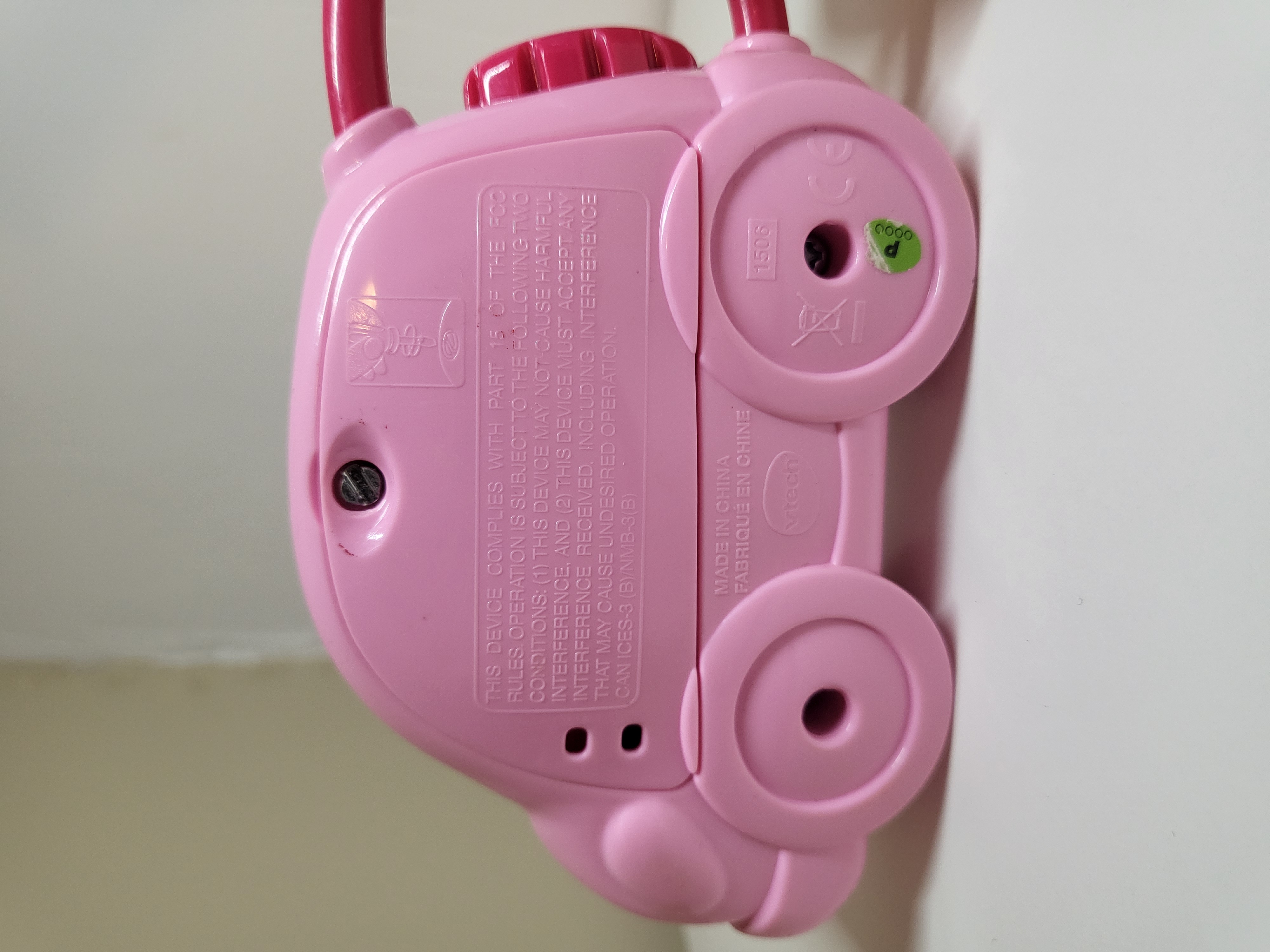 "VTECH" AUTOMOBILIO ŽAISLINIS PULTELIS SU RAKTELIAIS"