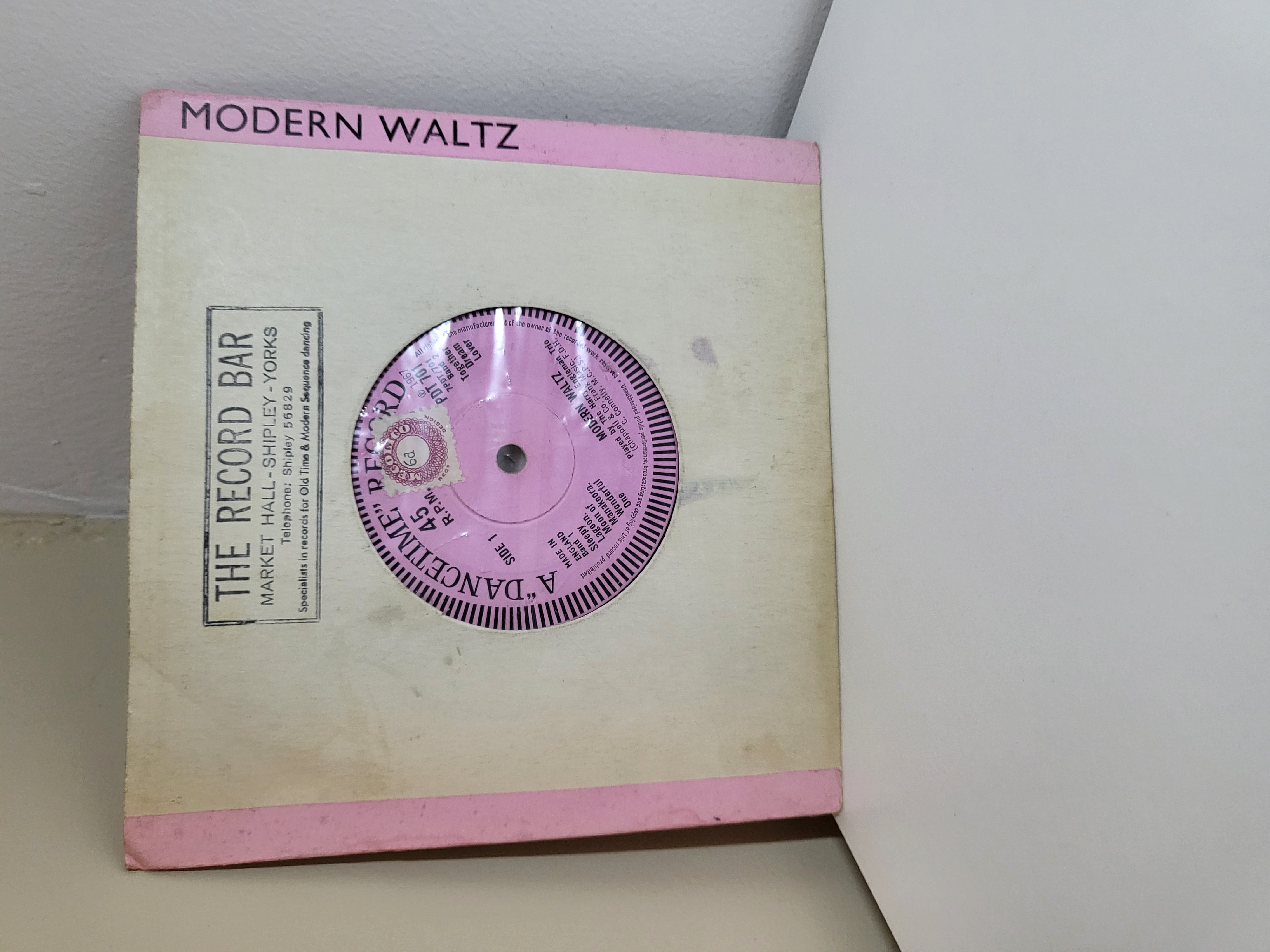 "MODERN WALTZ" VINILINĖ PLOKŠTELĖ