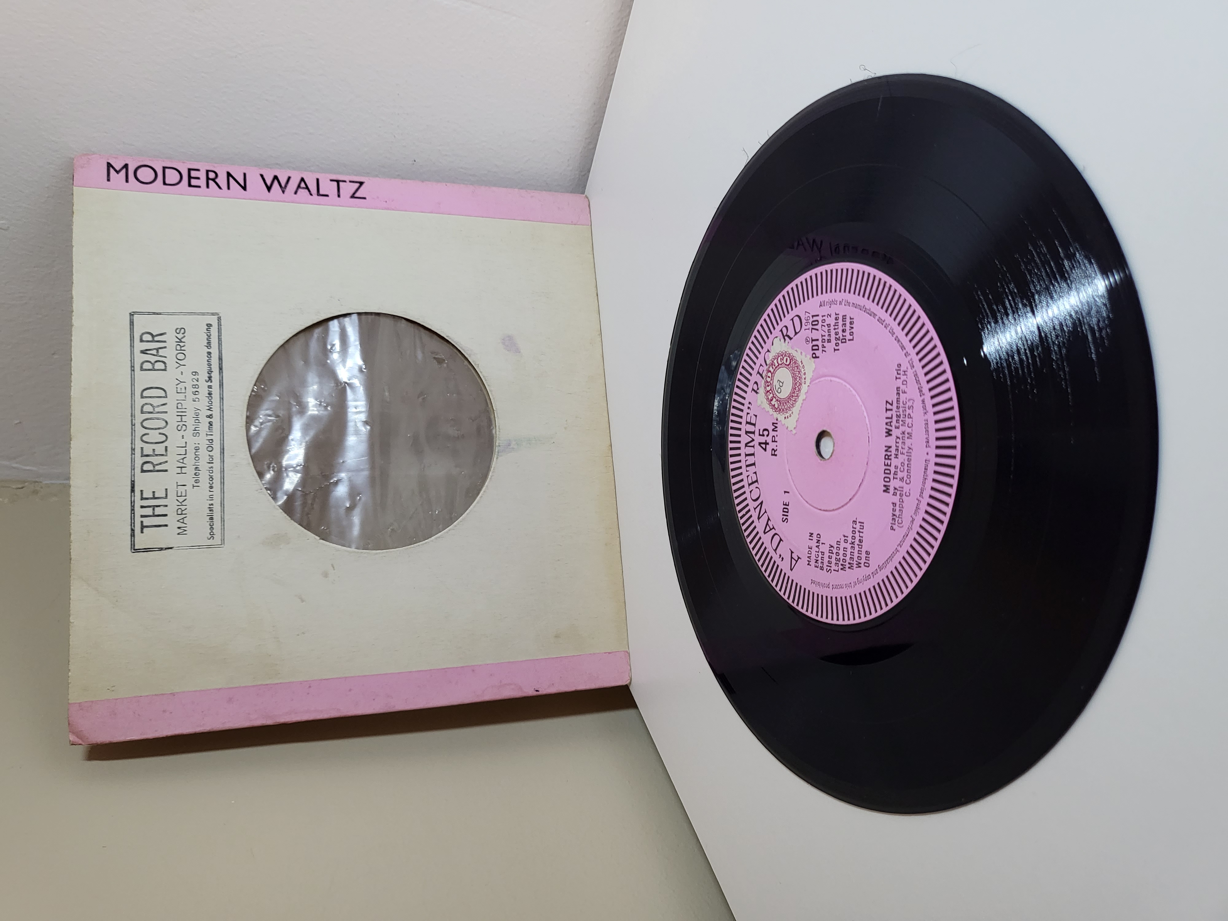 "MODERN WALTZ" VINILINĖ PLOKŠTELĖ