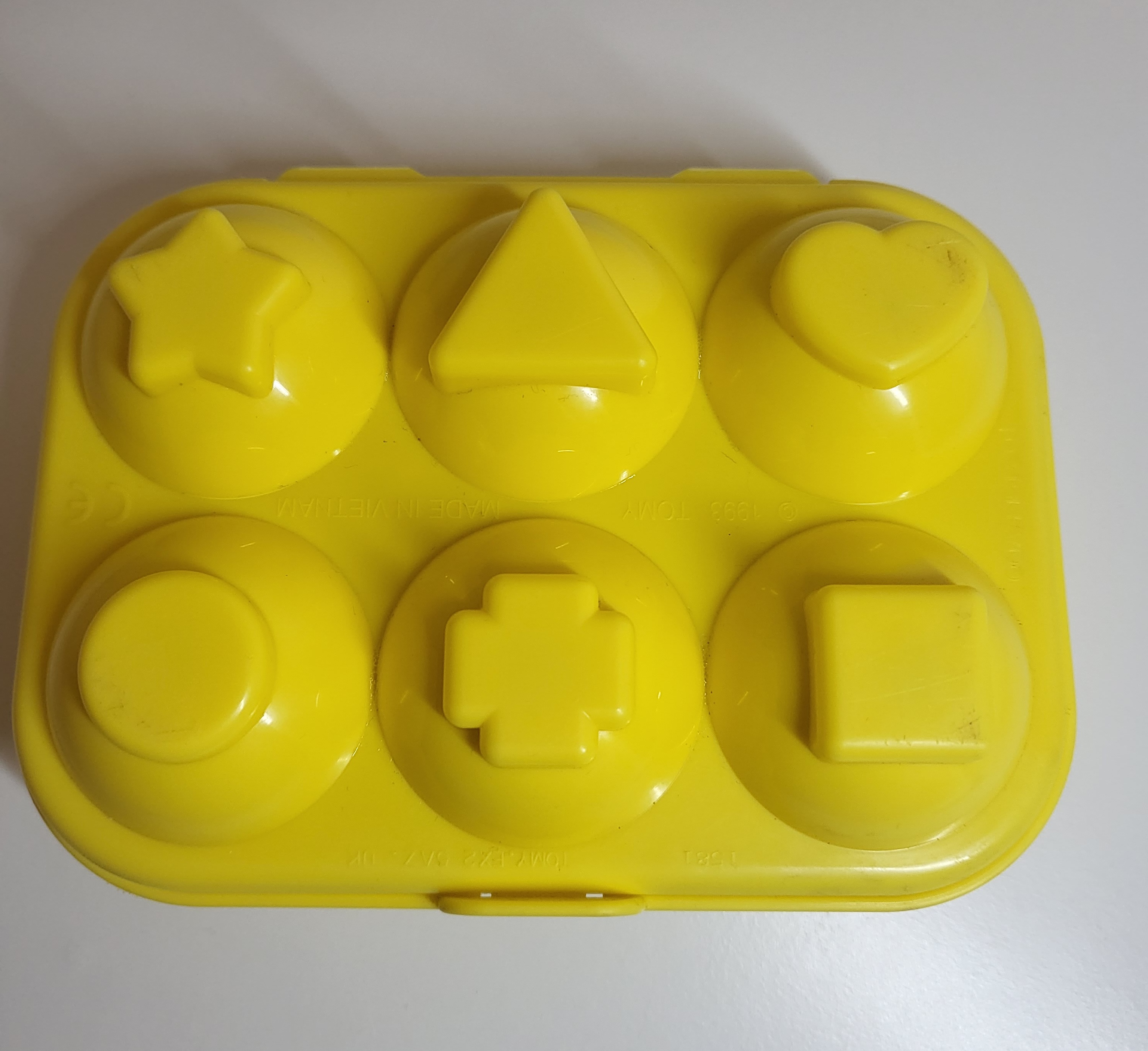 "TOMY" LINKSMI KIAUŠINIAI SU VEIDUKAIS