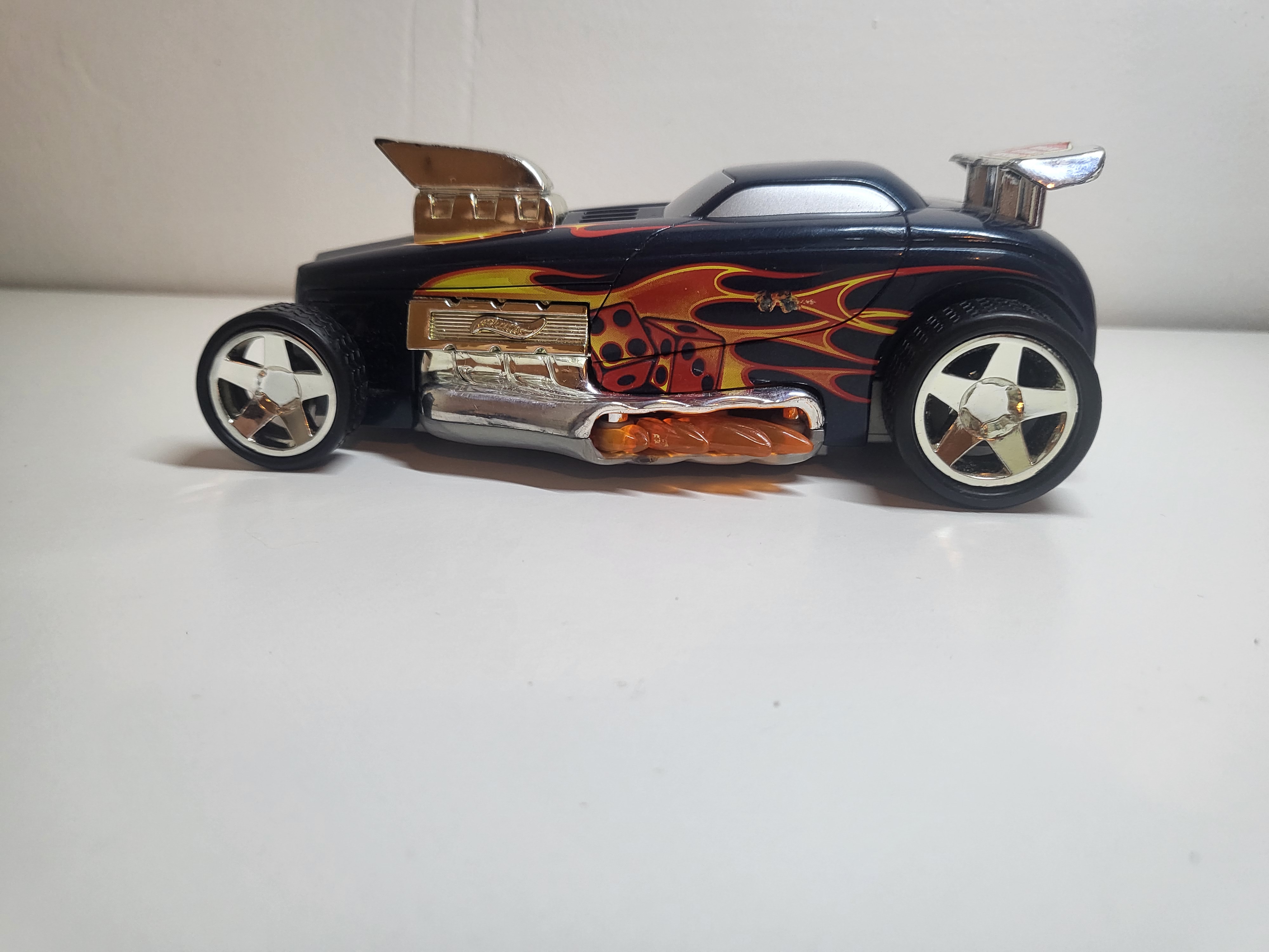 "HOT WHEELS 2002" LENKTYNINIS AUTOMOBILIS