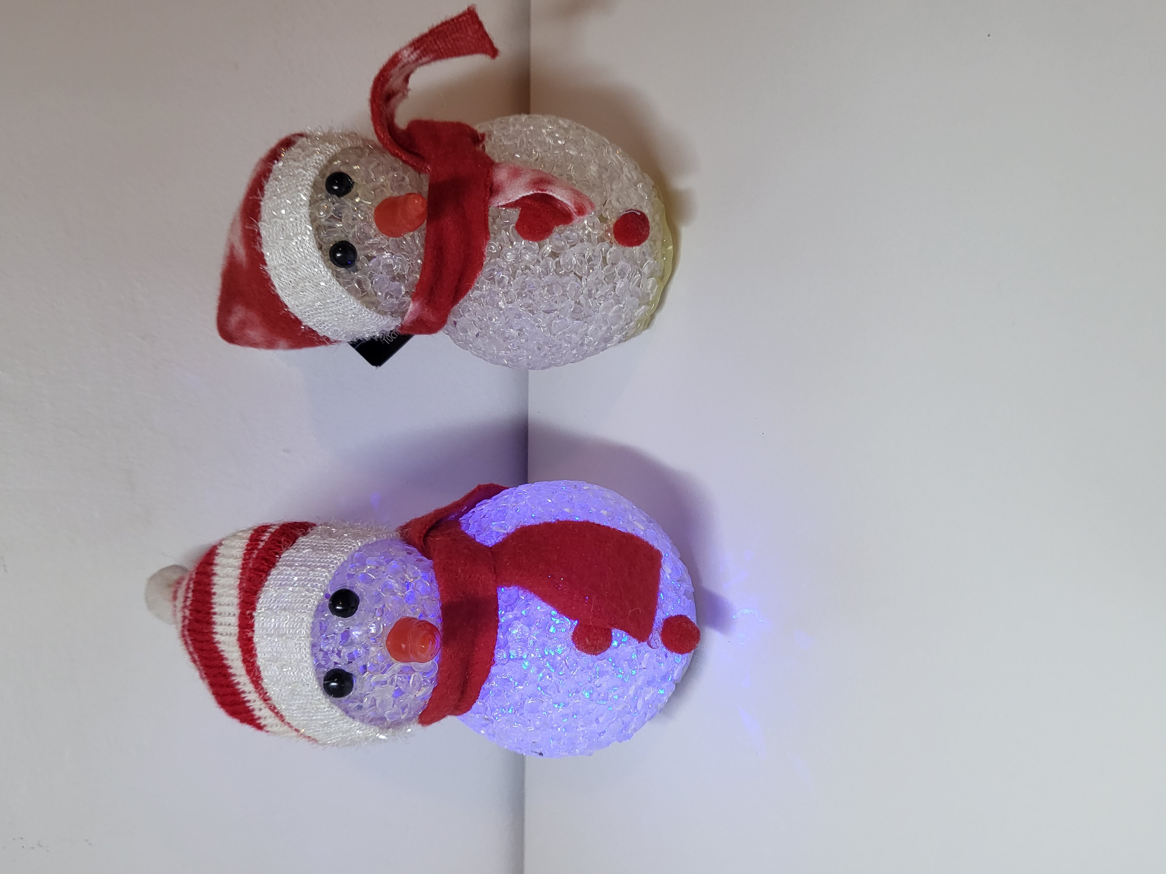 TREE-TOP LED ŠVIEČIANTYS BESMEGENIAI (2 VNT.)
