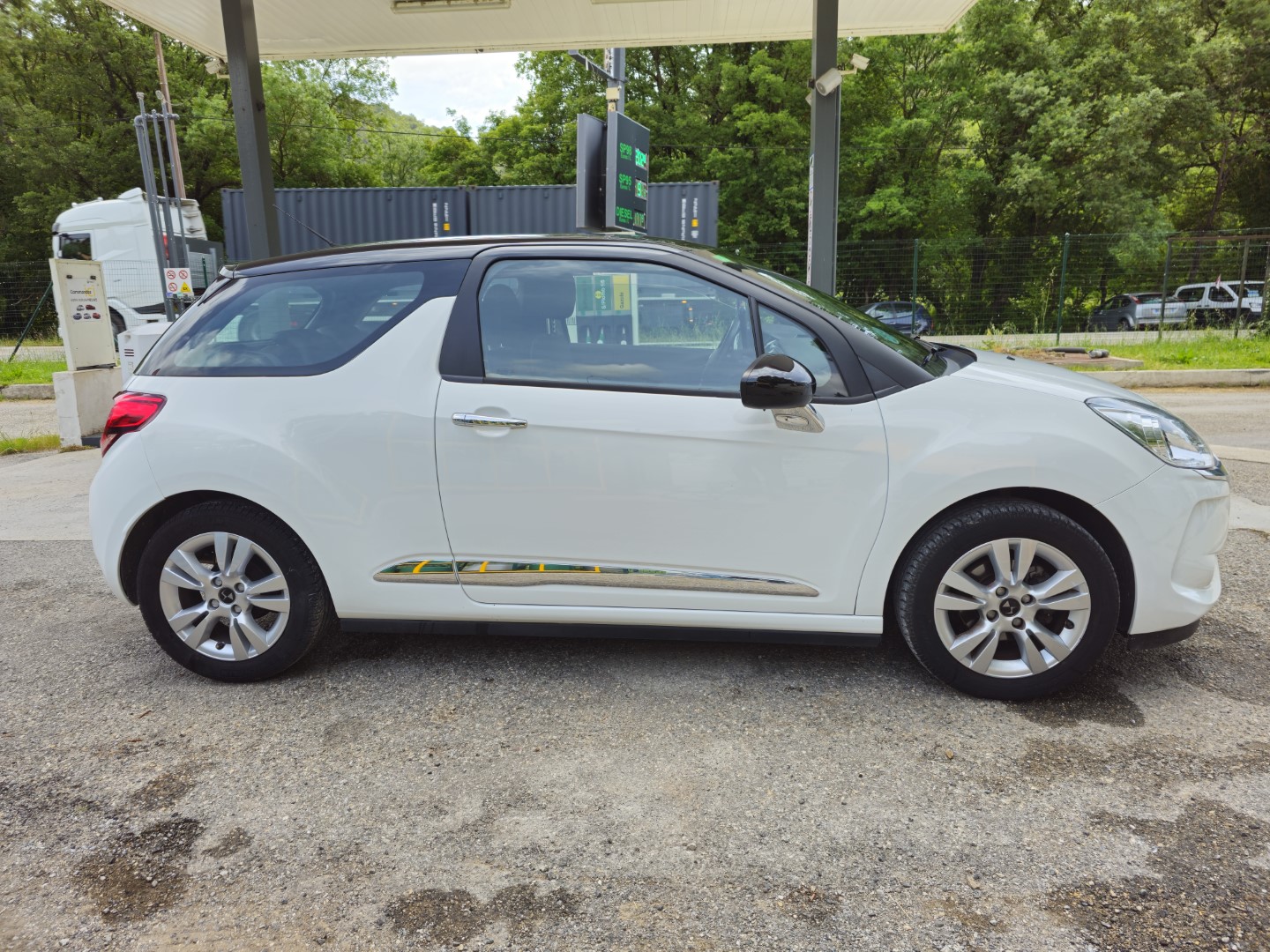 CITROËN DS3 DESIRE 0.9  SEULEMENT 9900KMS
