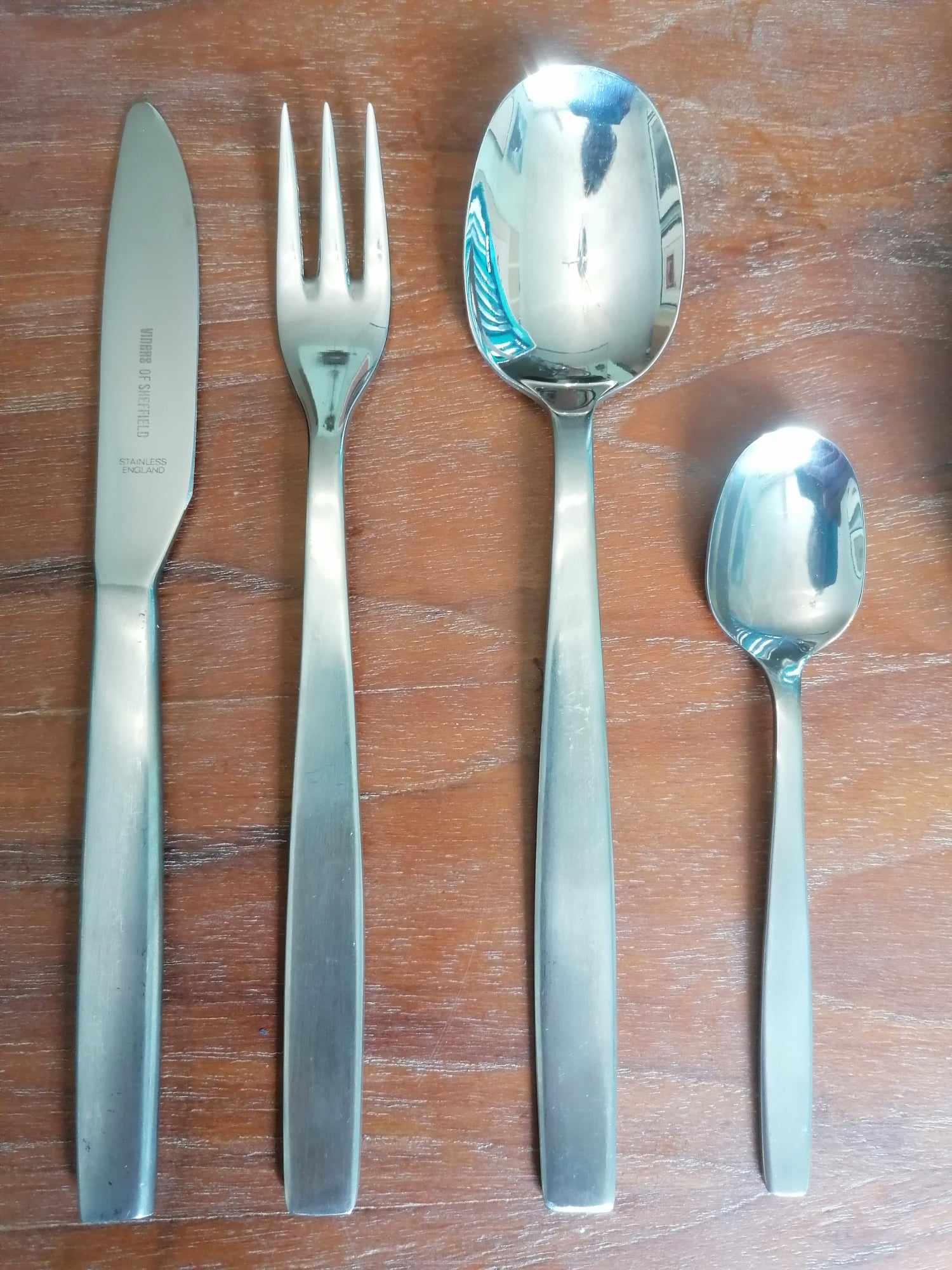 1970s Viners Chelsea pattern 24 piece 6 settings box is poor but set is good