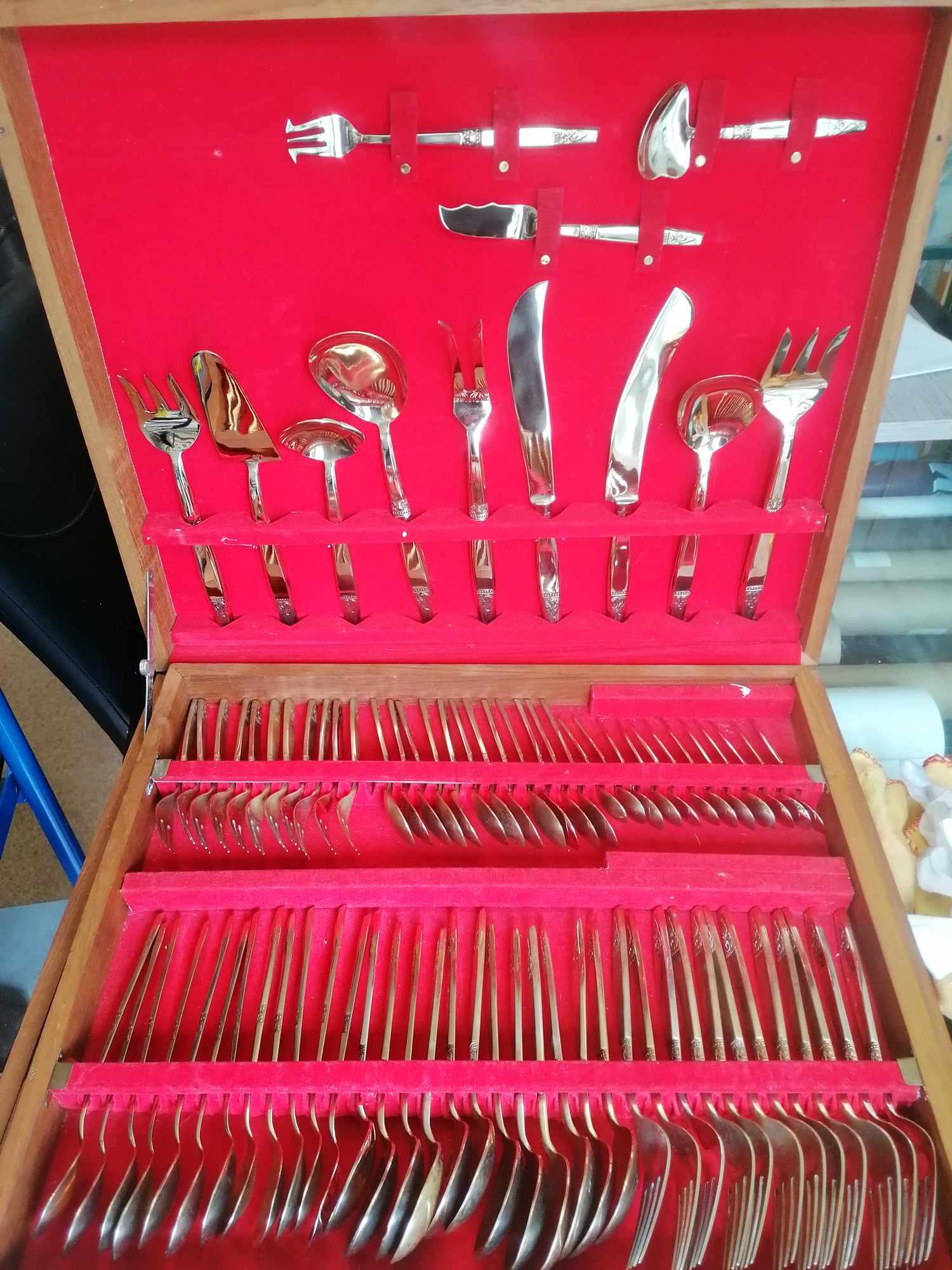 144 piece thai bronze cutlery set recently proffesionaly cleaned and polished