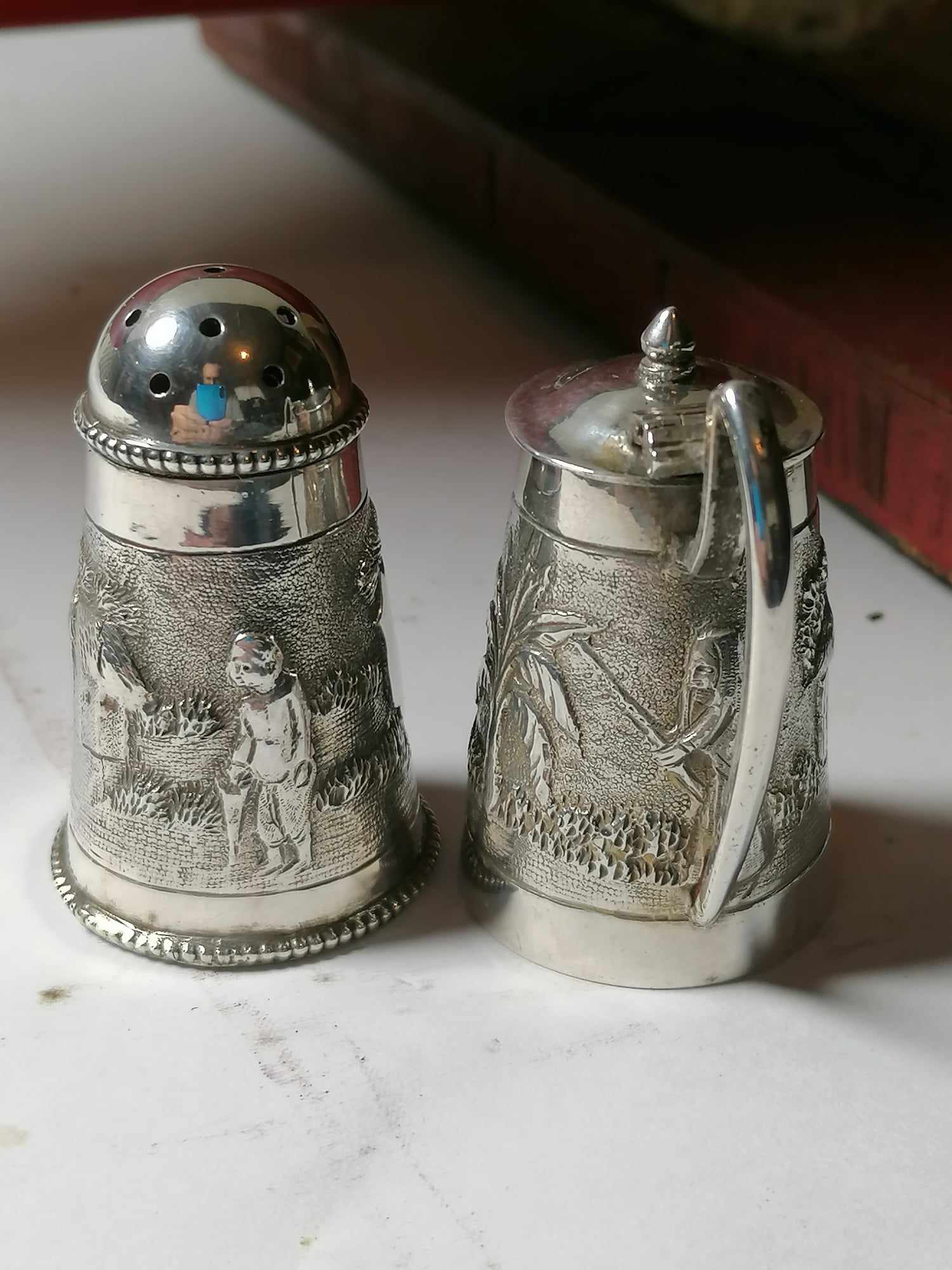 Lucknow Anglo Indian solid silver pepper and Mustard pot stand 5cm tall 59g Total
