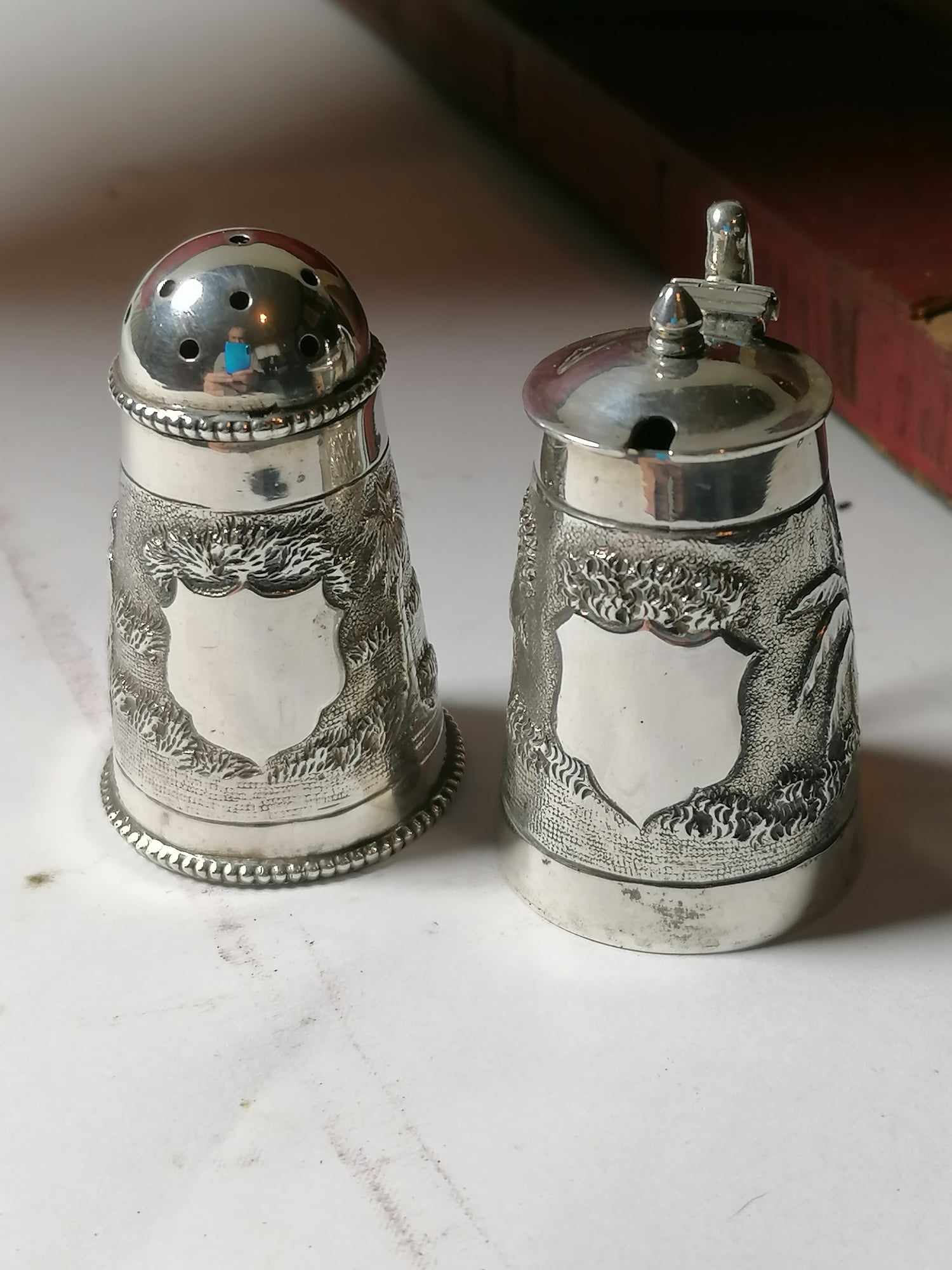 Lucknow Anglo Indian solid silver pepper and Mustard pot stand 5cm tall 59g Total